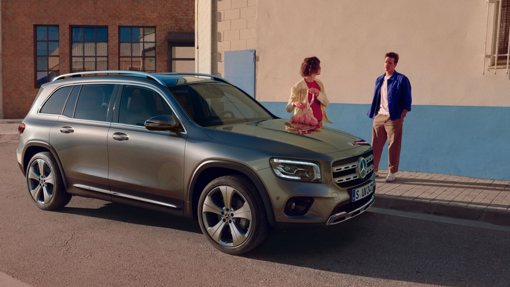 CAR-Avenue-Mercedes-Benz-GLB-SUV-02