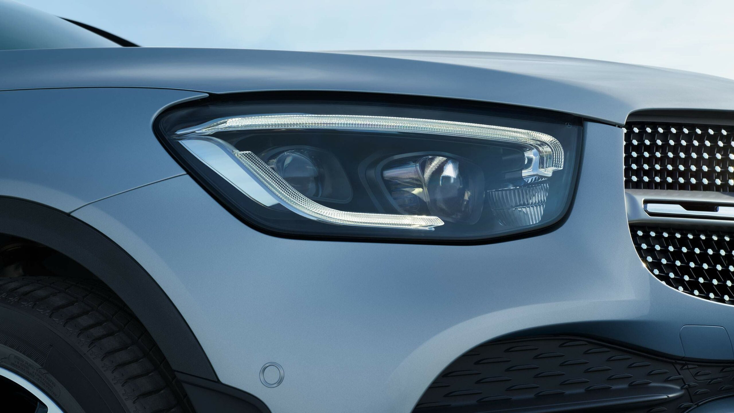 CAR-Avenue-Mercedes-Benz-GLC-Coupe-SUV-02