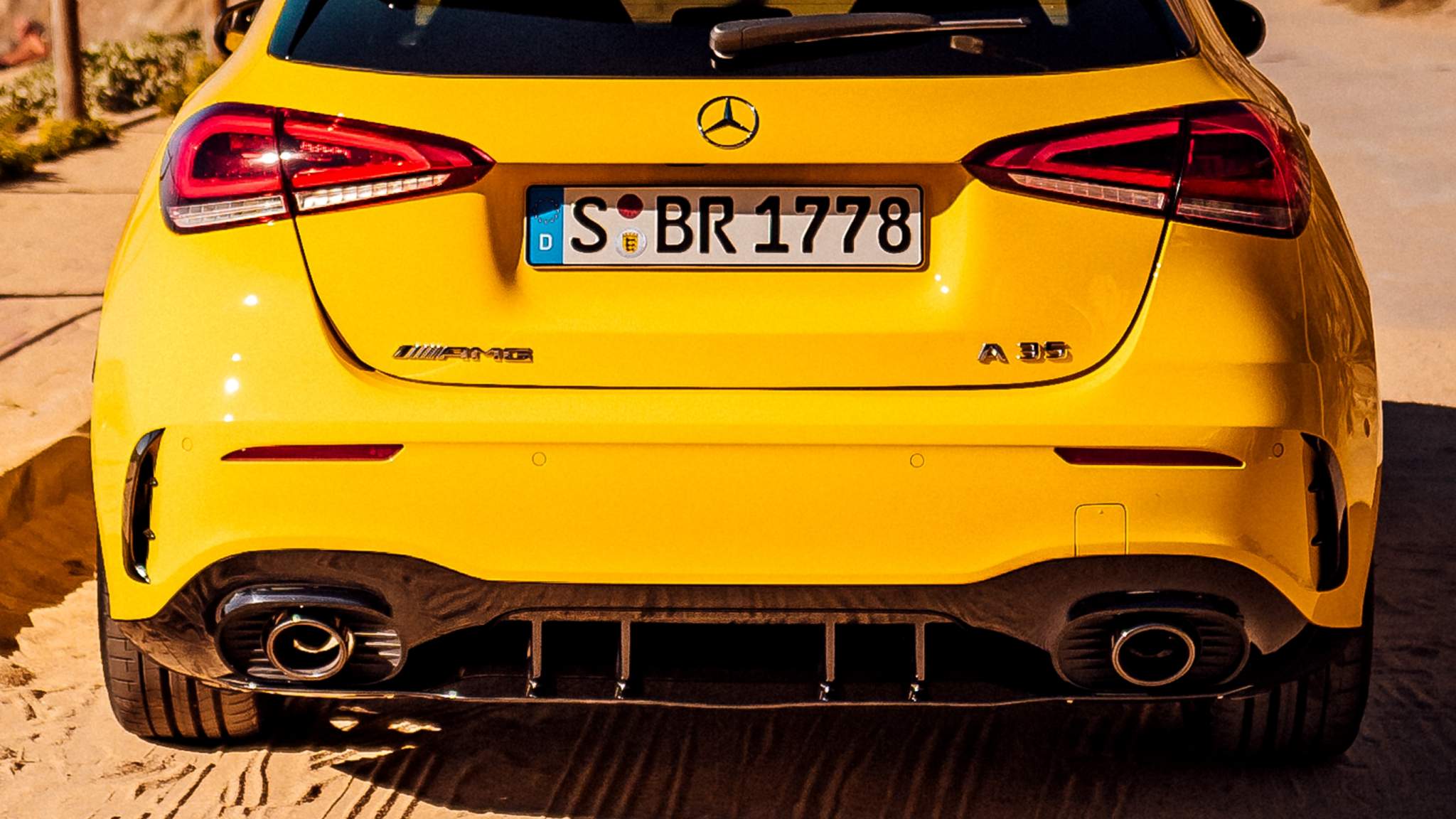 CAR-Avenue-Mercedes-Classe-A-AMG-01