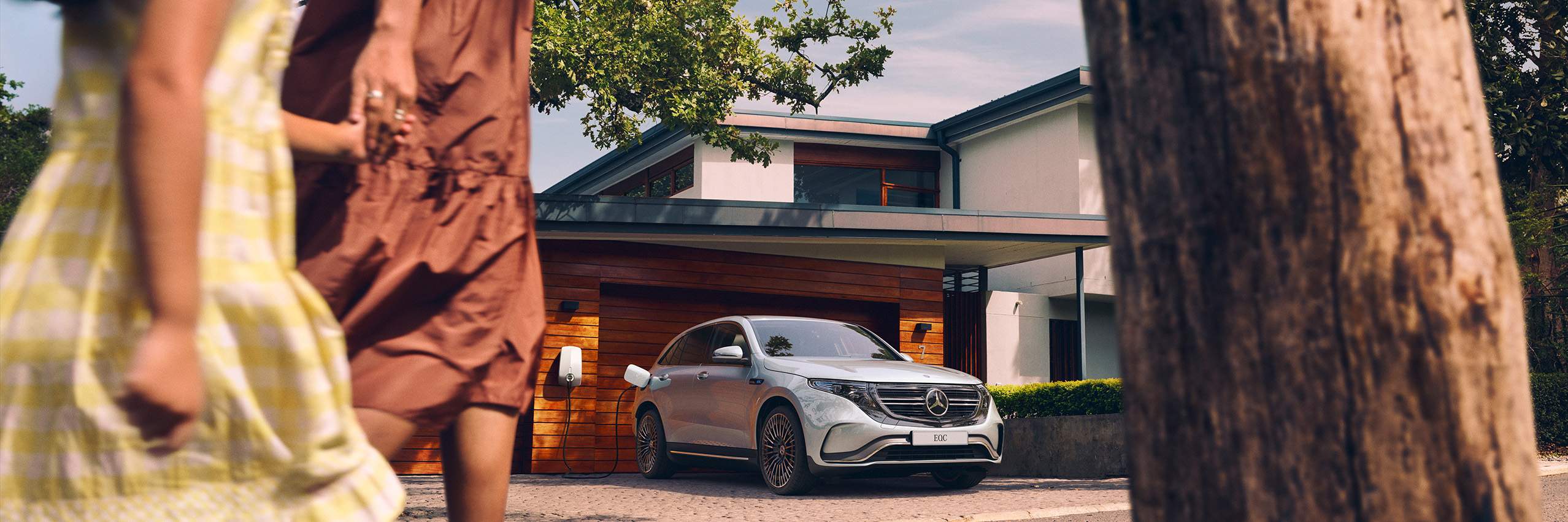 CAR-Avenue-Mercedes-EQC-SUV-07
