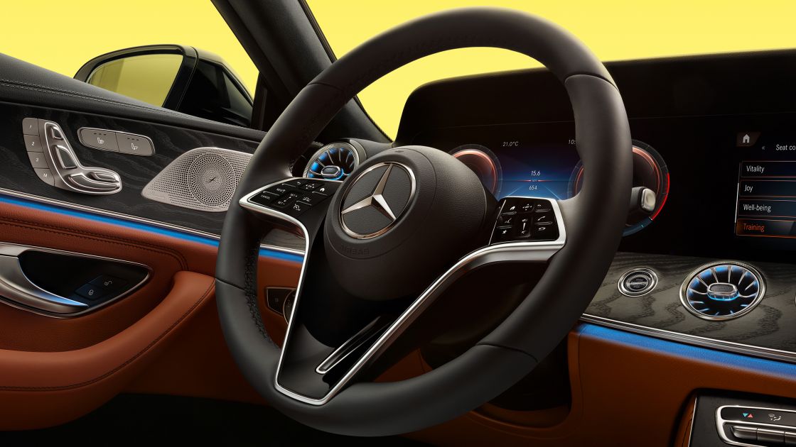 Mercedes-Benz-CLS-coupe-Car-Avenue-Stock-02