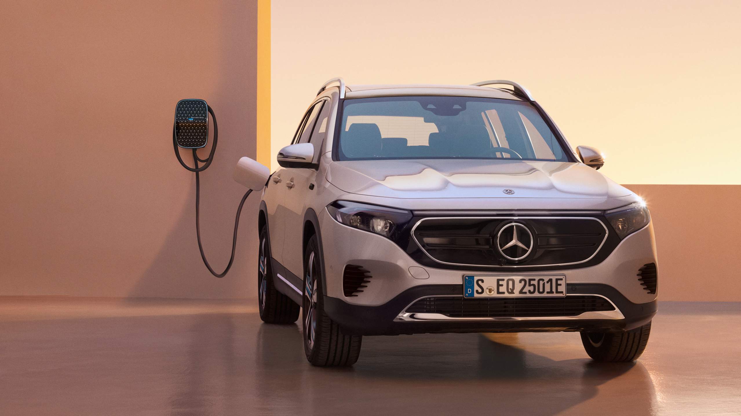Mercedes-Benz-EQB-02