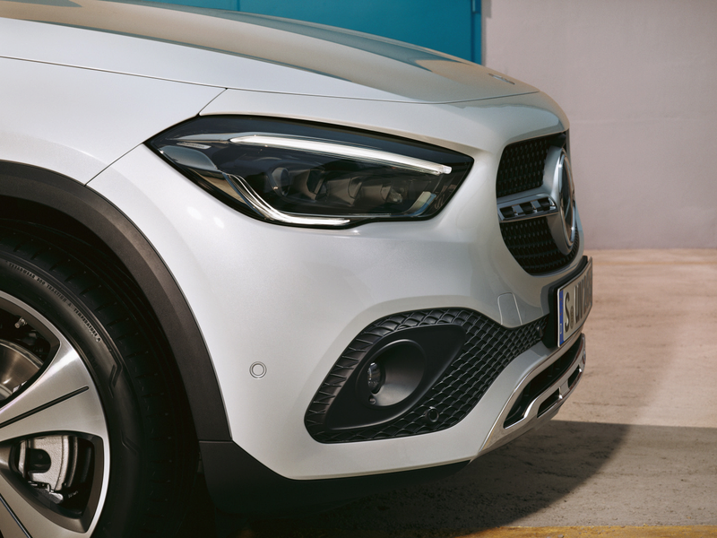 Mercedes-GLA-SUV-02