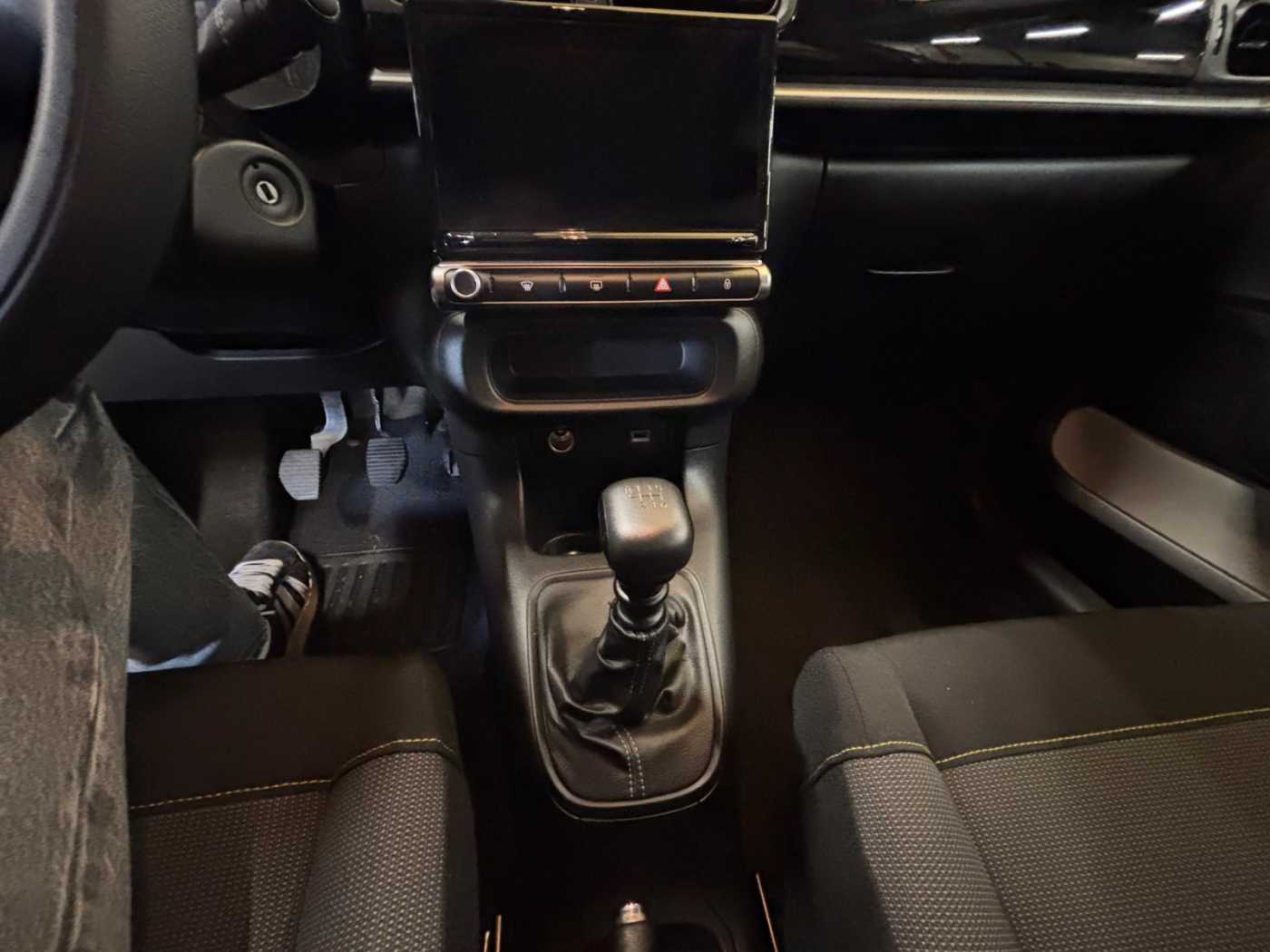 xxl_kfz111114454_vf7sxyhtumt560345_10_center-console-down.jpg