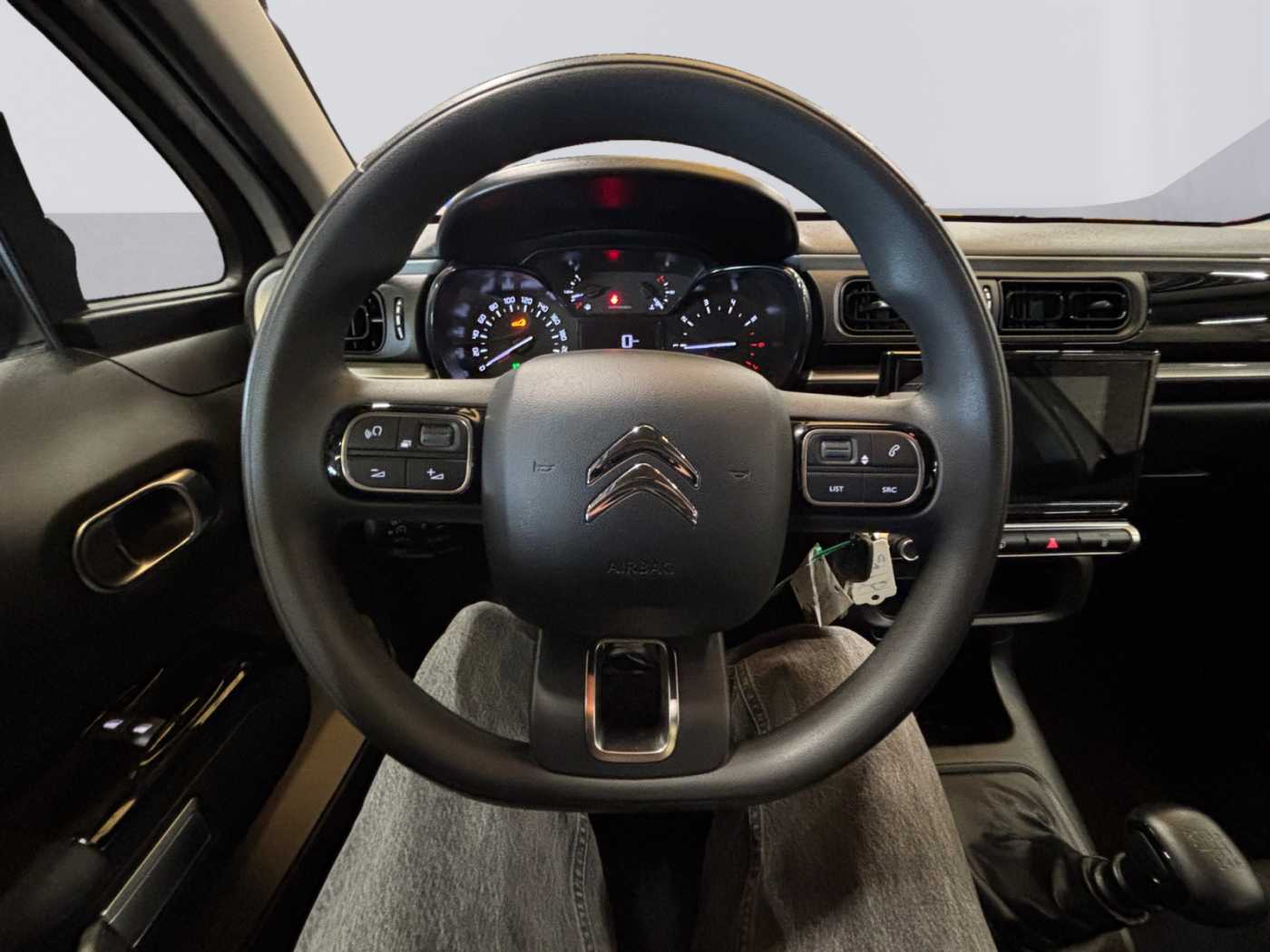 xxl_kfz111114454_vf7sxyhtumt560345_11_steering-wheel-driver.jpg