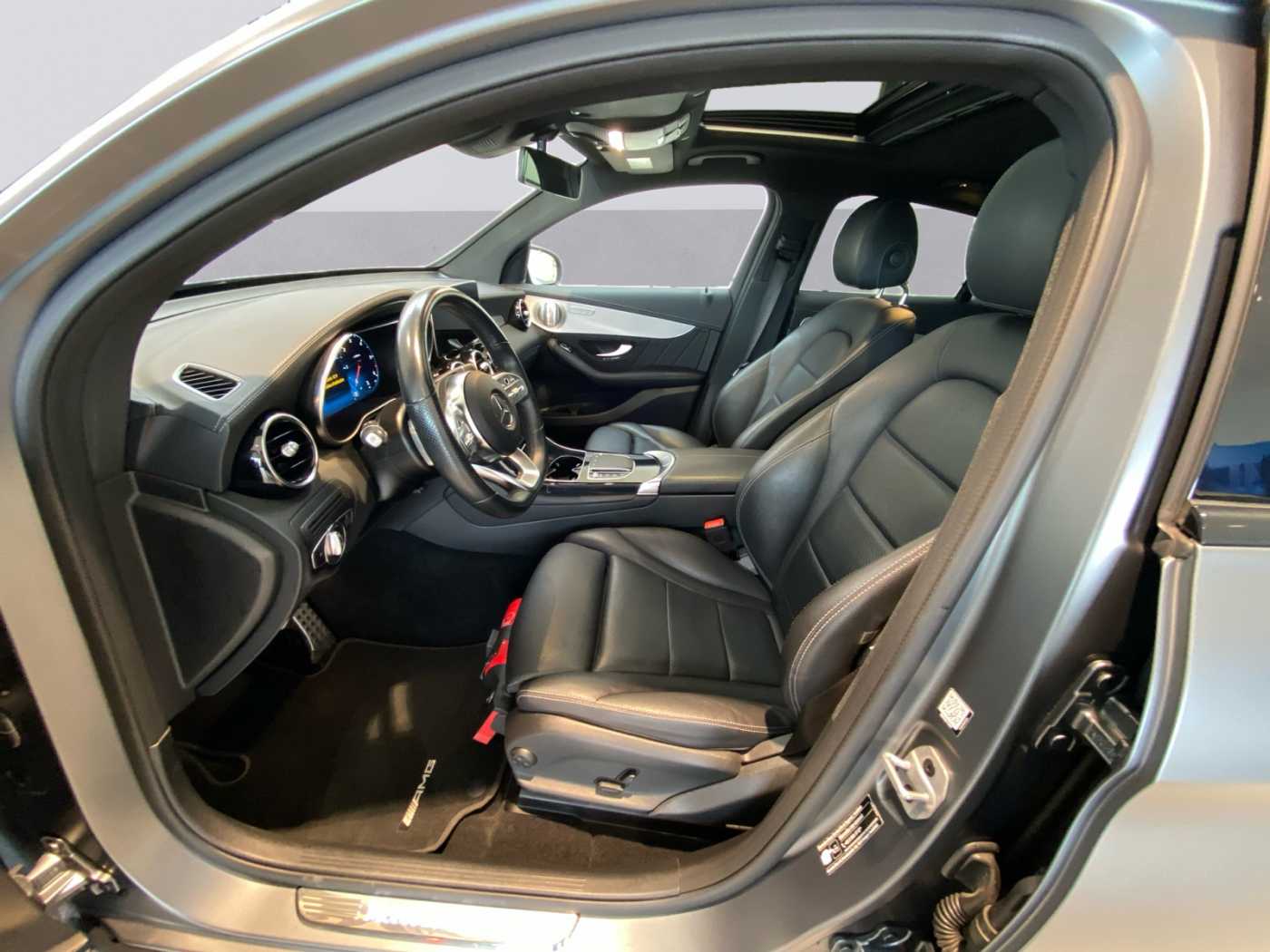 xxl_kfz111130919_w1n2533131f947547_08_enter-driver-codriver.jpg