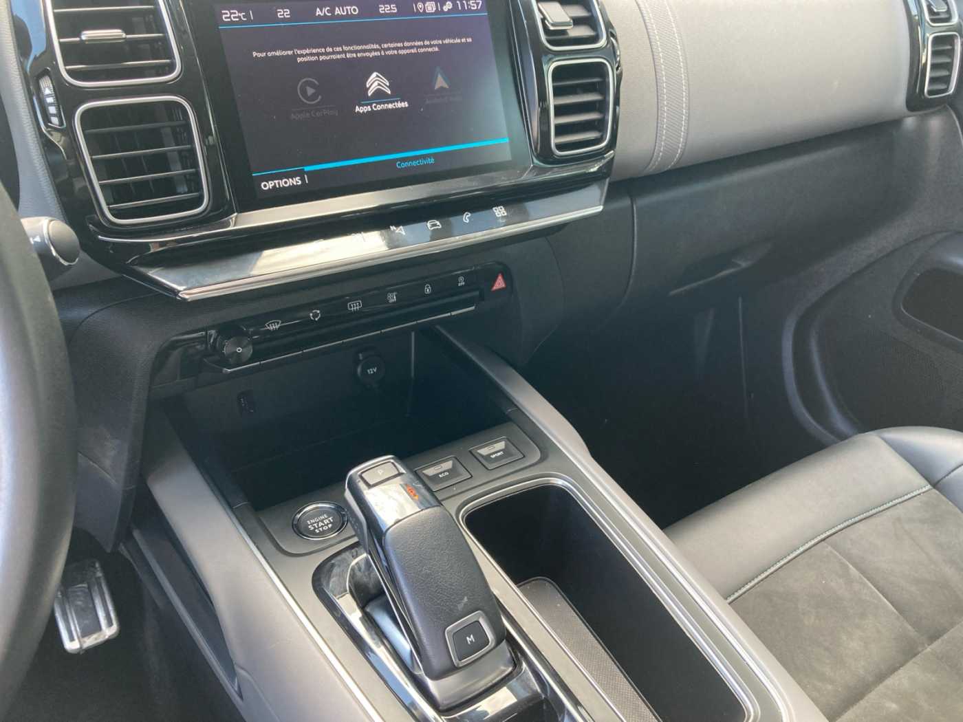 xxl_kfz111266390_ur7acyhzsnl008372_10_center-console-down.jpg