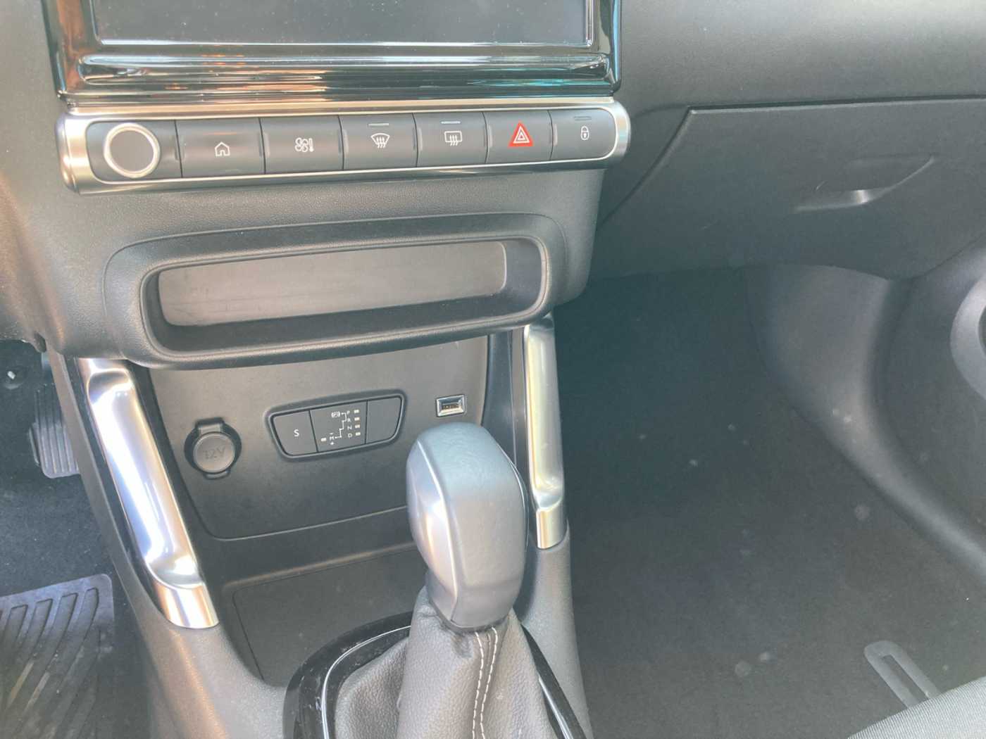 xxl_kfz111266397_vf72cyhx1m4244683_10_center-console-down.jpg
