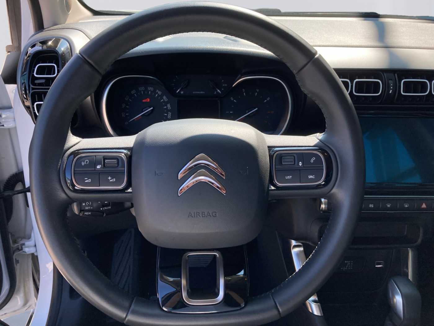 xxl_kfz111266397_vf72cyhx1m4244683_11_steering-wheel-driver.jpg