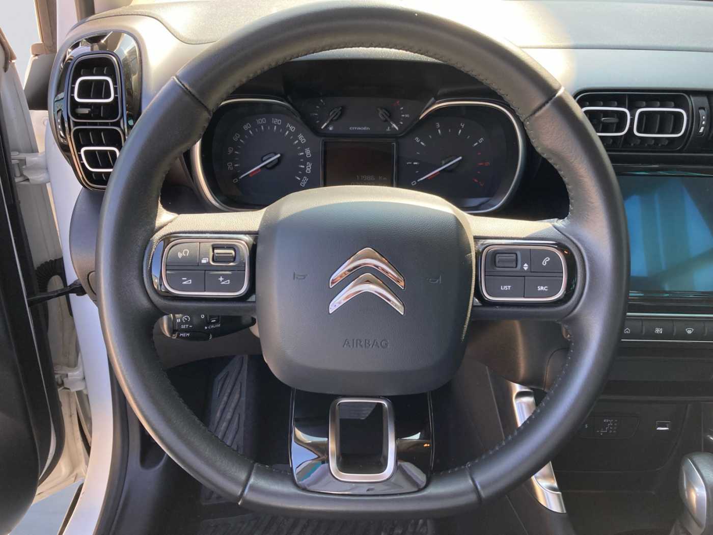xxl_kfz111266466_vf72cyhx1m4244841_11_steering-wheel-driver.jpg