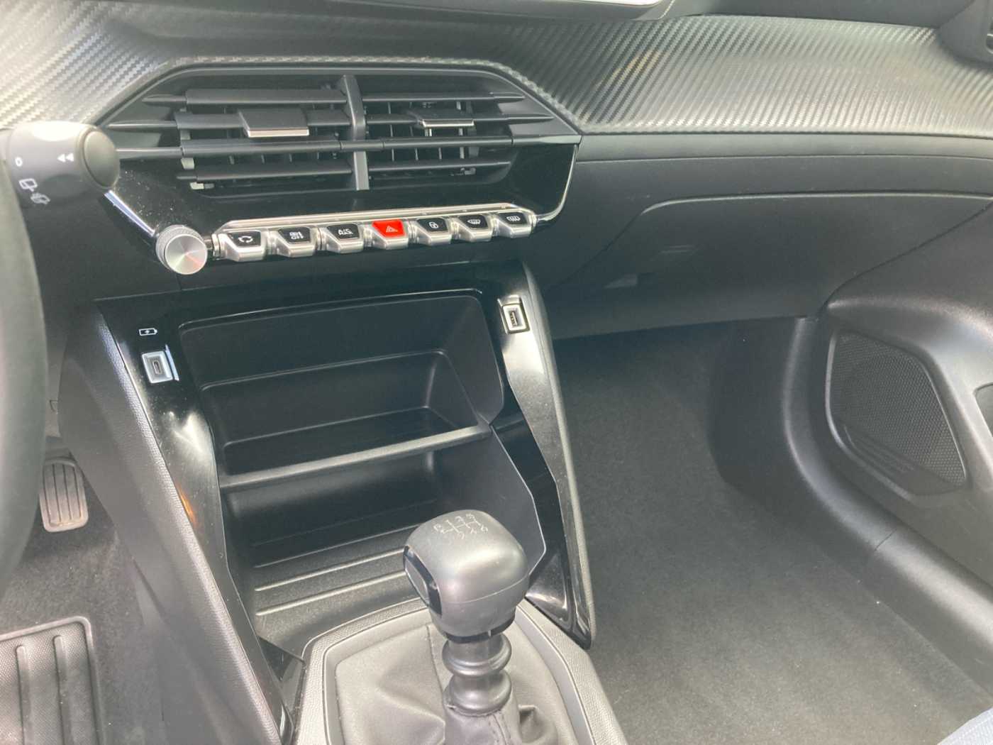 xxl_kfz111266472_vr3ubyhtkm5873530_10_center-console-down.jpg