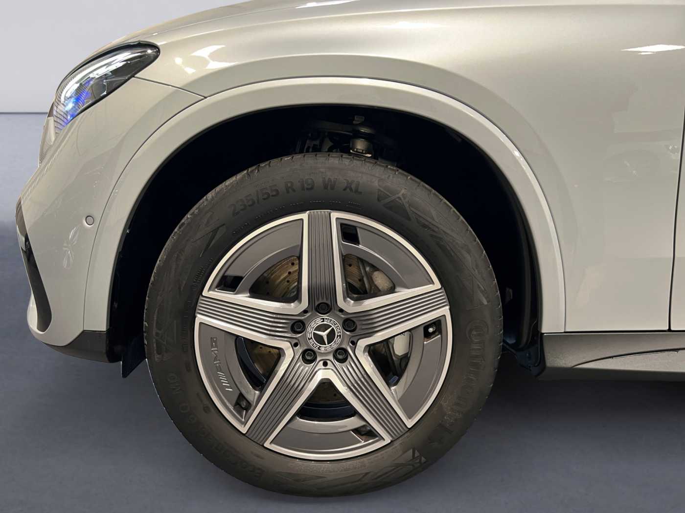 xxl_kfz111407274_w1nkm0kb3ru050059_13_rim-front-left.jpg
