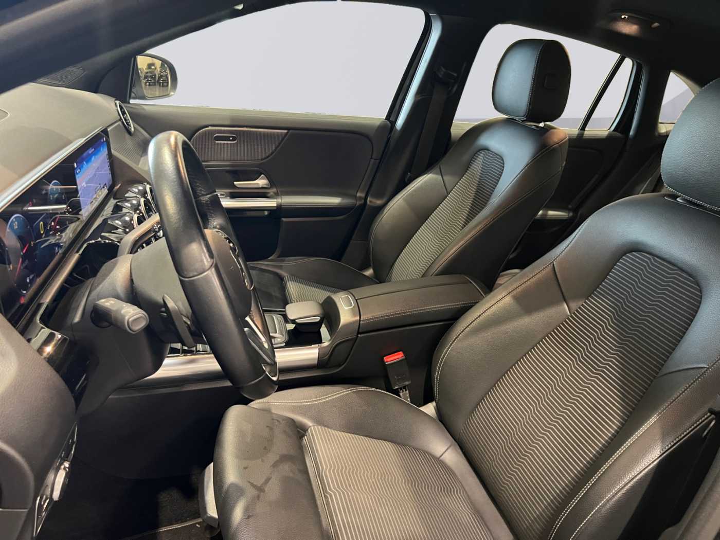 xxl_kfz111407303_w1n2477871j231306_08_enter-driver-codriver.jpg