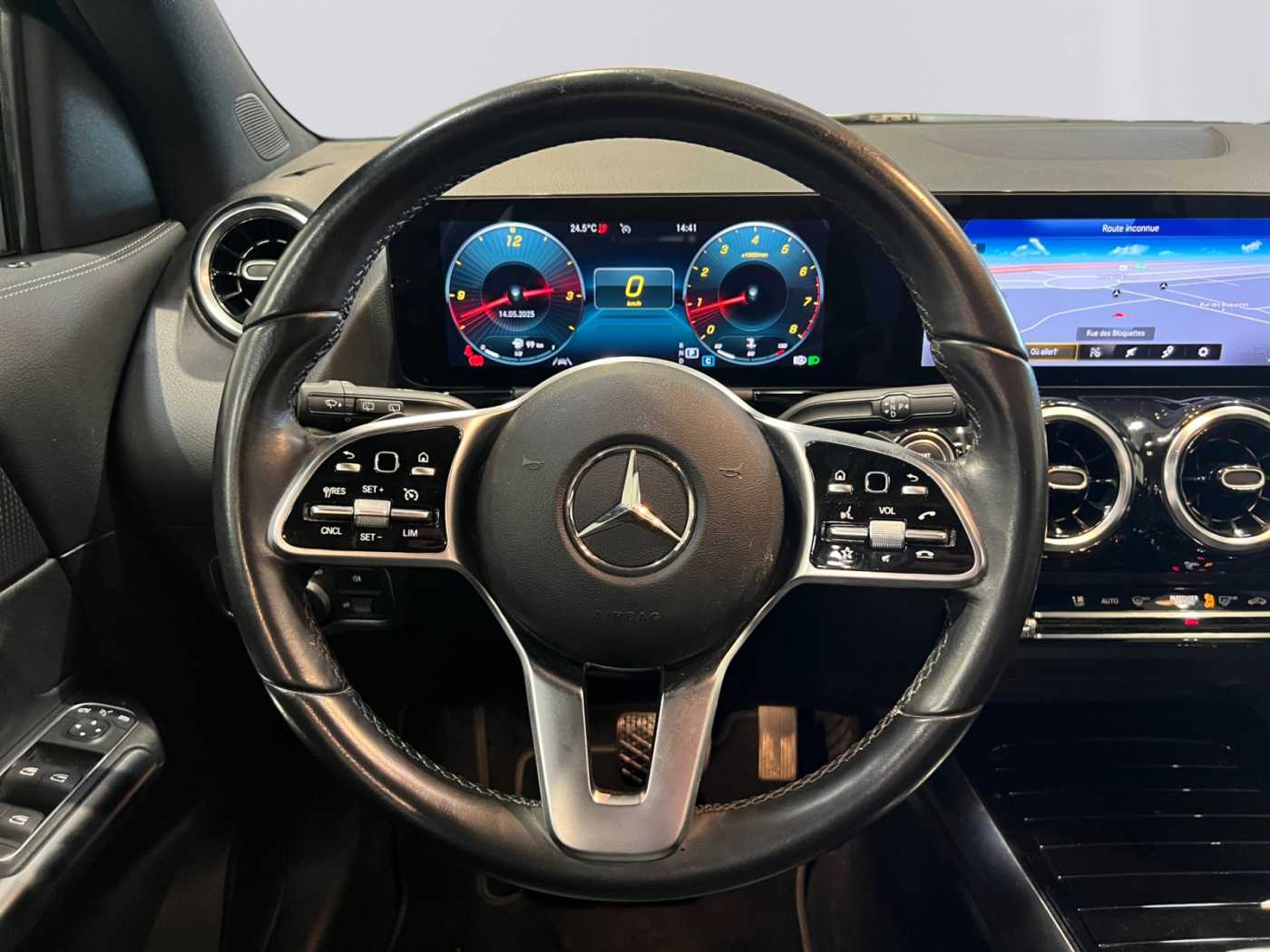 xxl_kfz111407303_w1n2477871j231306_11_steering-wheel-driver.jpg