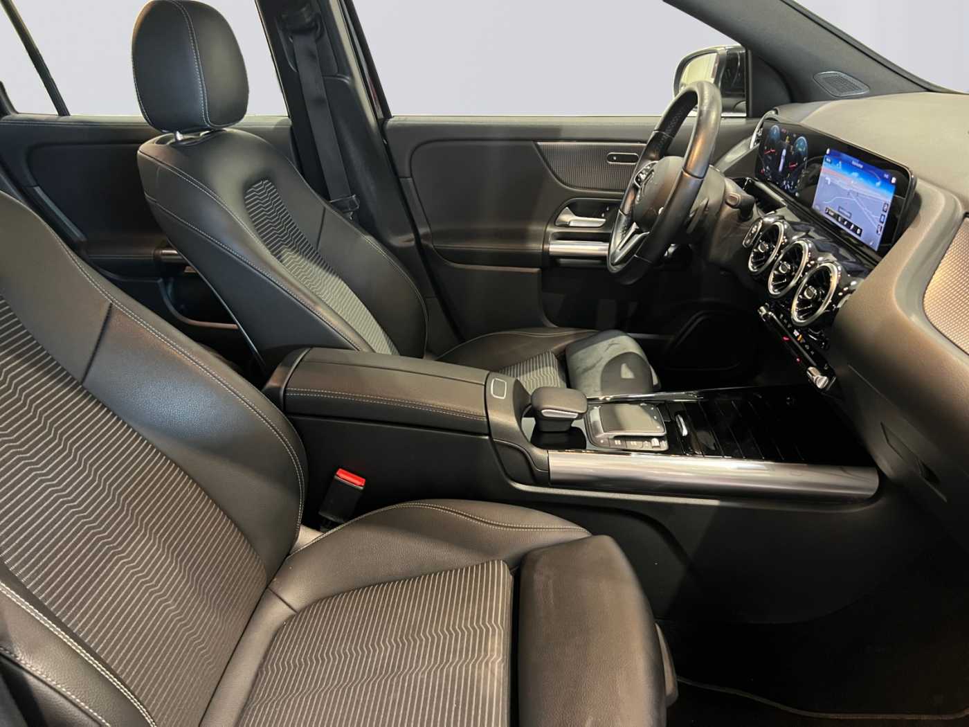 xxl_kfz111407303_w1n2477871j231306_14_enter-codriver-driver.jpg
