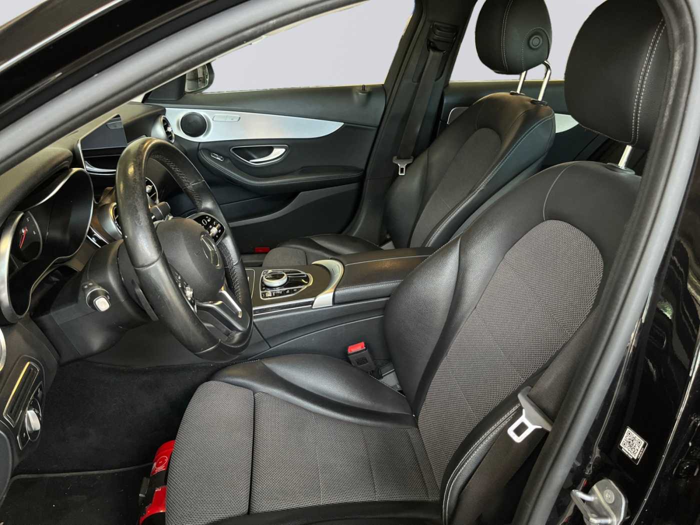 xxl_kfz111528972_wdd2050011r497695_08_enter-driver-codriver.jpg