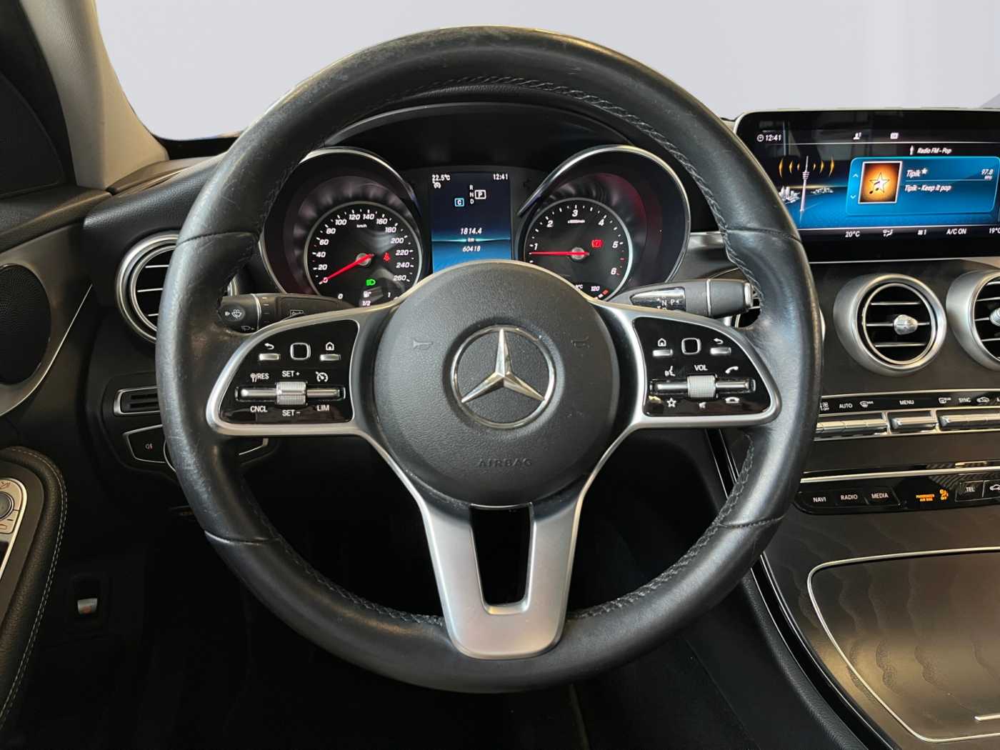 xxl_kfz111528972_wdd2050011r497695_11_steering-wheel-driver.jpg