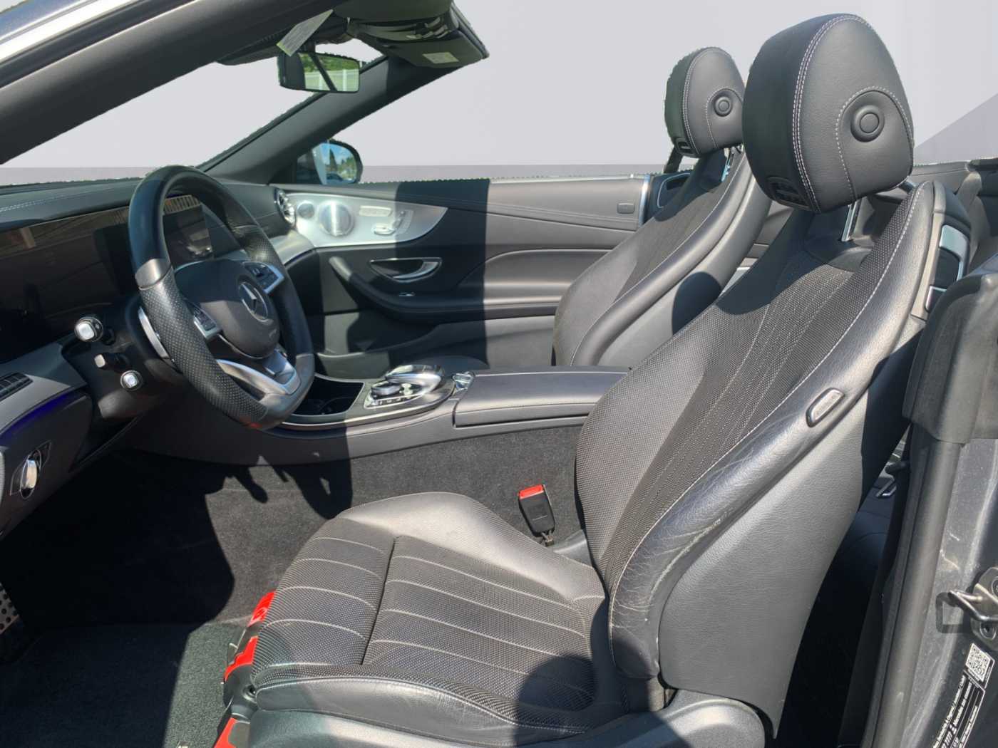 xxl_kfz111553462_wdd2384141f043686_08_enter-driver-codriver.jpg