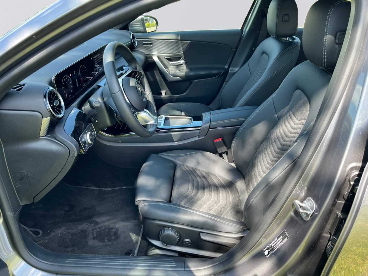 xxl_kfz111622535_w1k3f8eb4sj452685_08_enter-driver-codriver.jpg