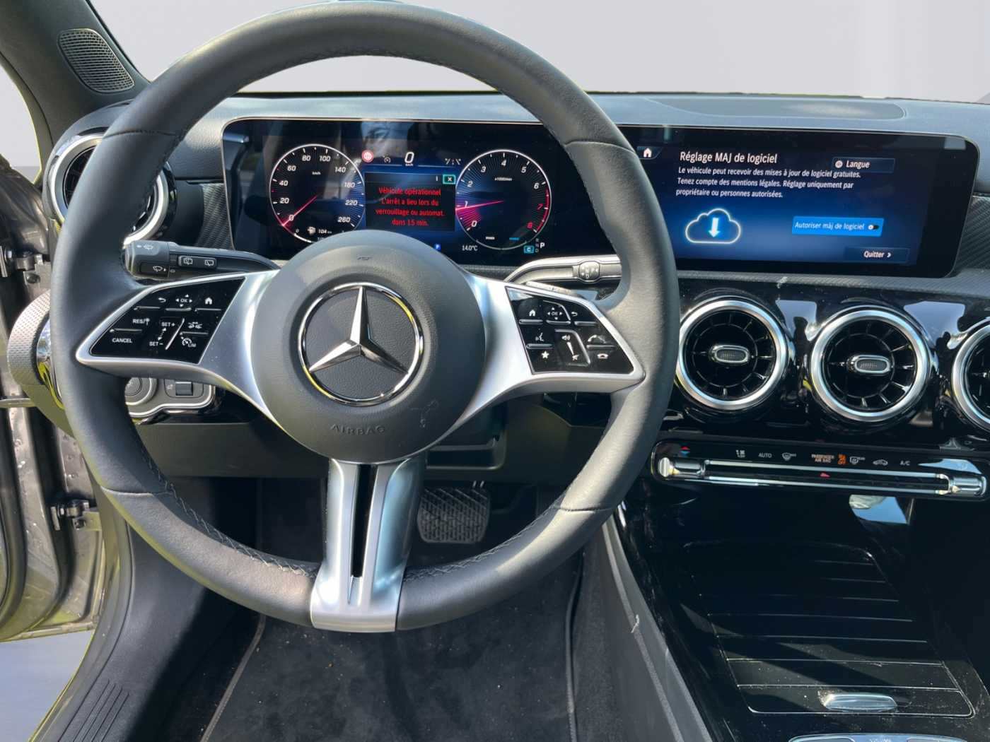 xxl_kfz111622535_w1k3f8eb4sj452685_11_steering-wheel-driver.jpg