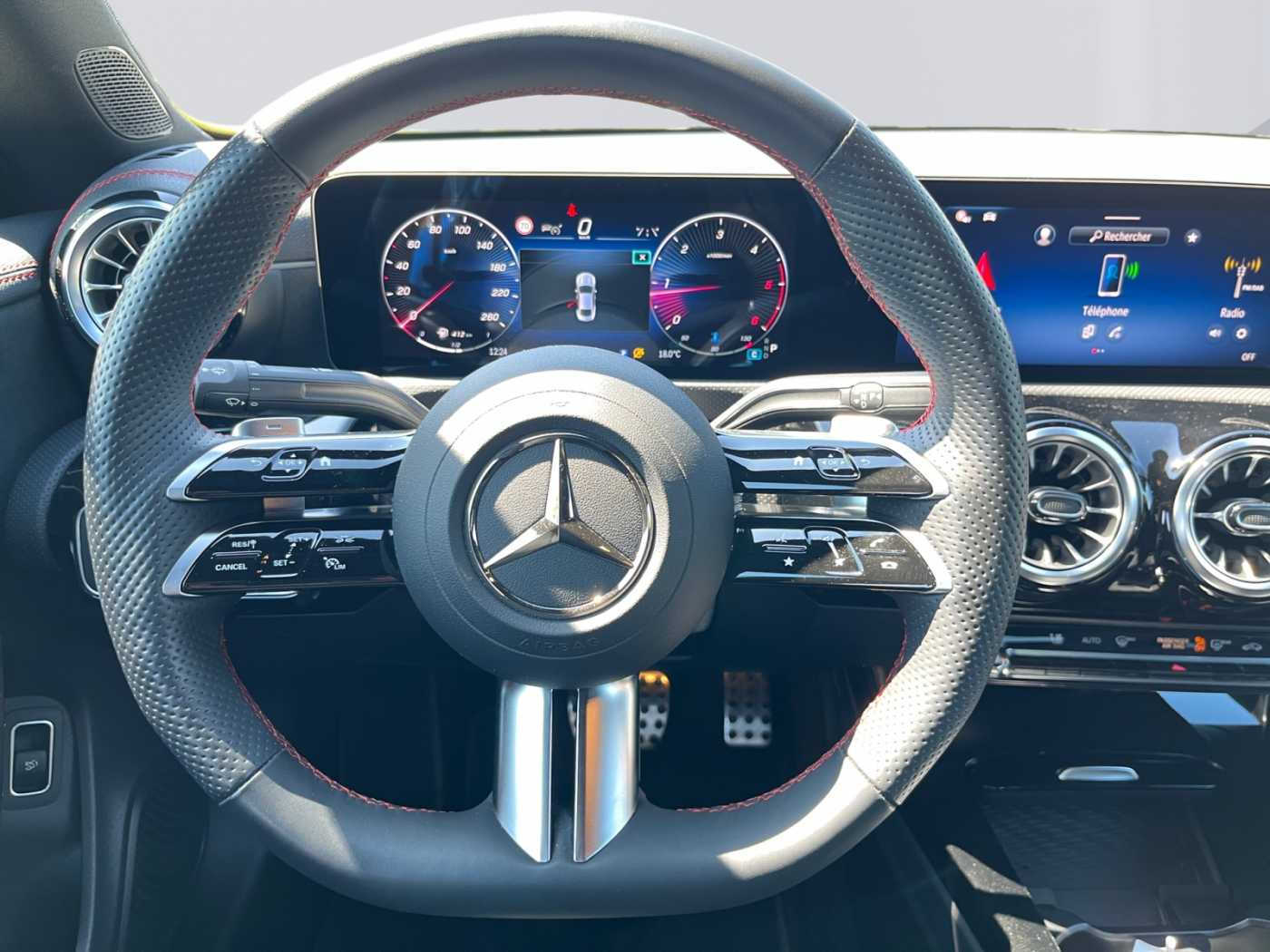 xxl_kfz111622617_w1k5j1cbxrn480169_11_steering-wheel-driver.jpg