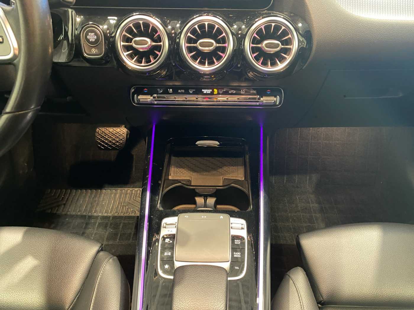 xxl_kfz111697417_wdd2470031j078200_10_center-console-down.jpg