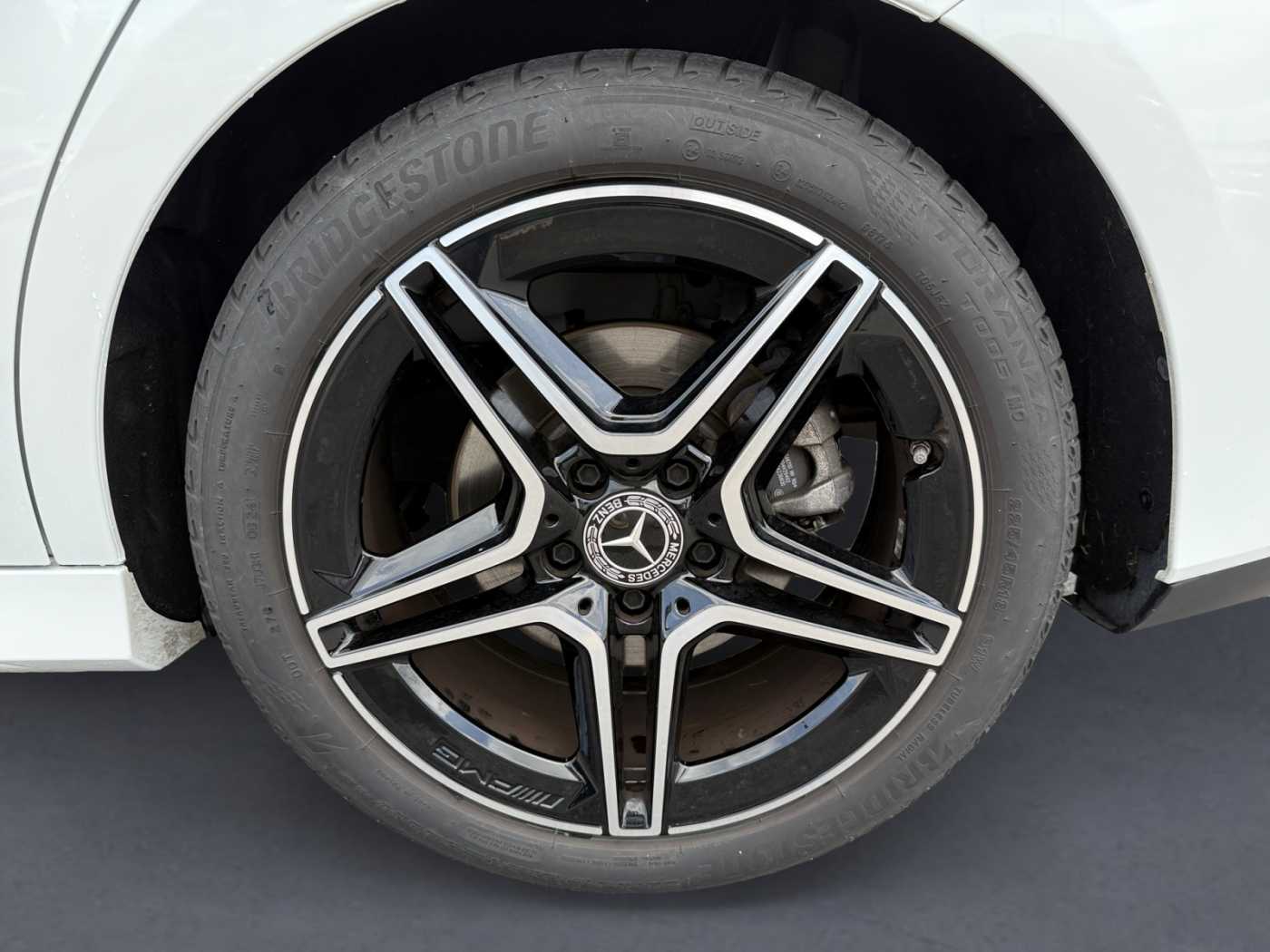 xxl_kfz111792916_w1k5m8hb6rn474720_13_rim-front-left.jpg