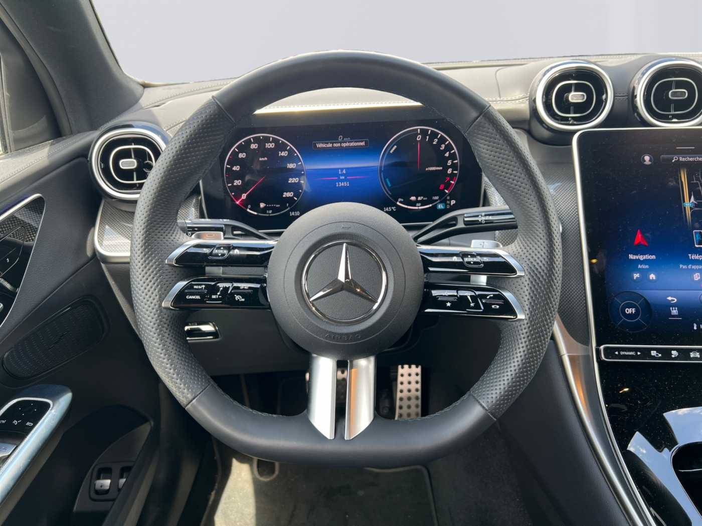 xxl_kfz111794221_w1nkj5gb1rf148994_11_steering-wheel-driver.jpg