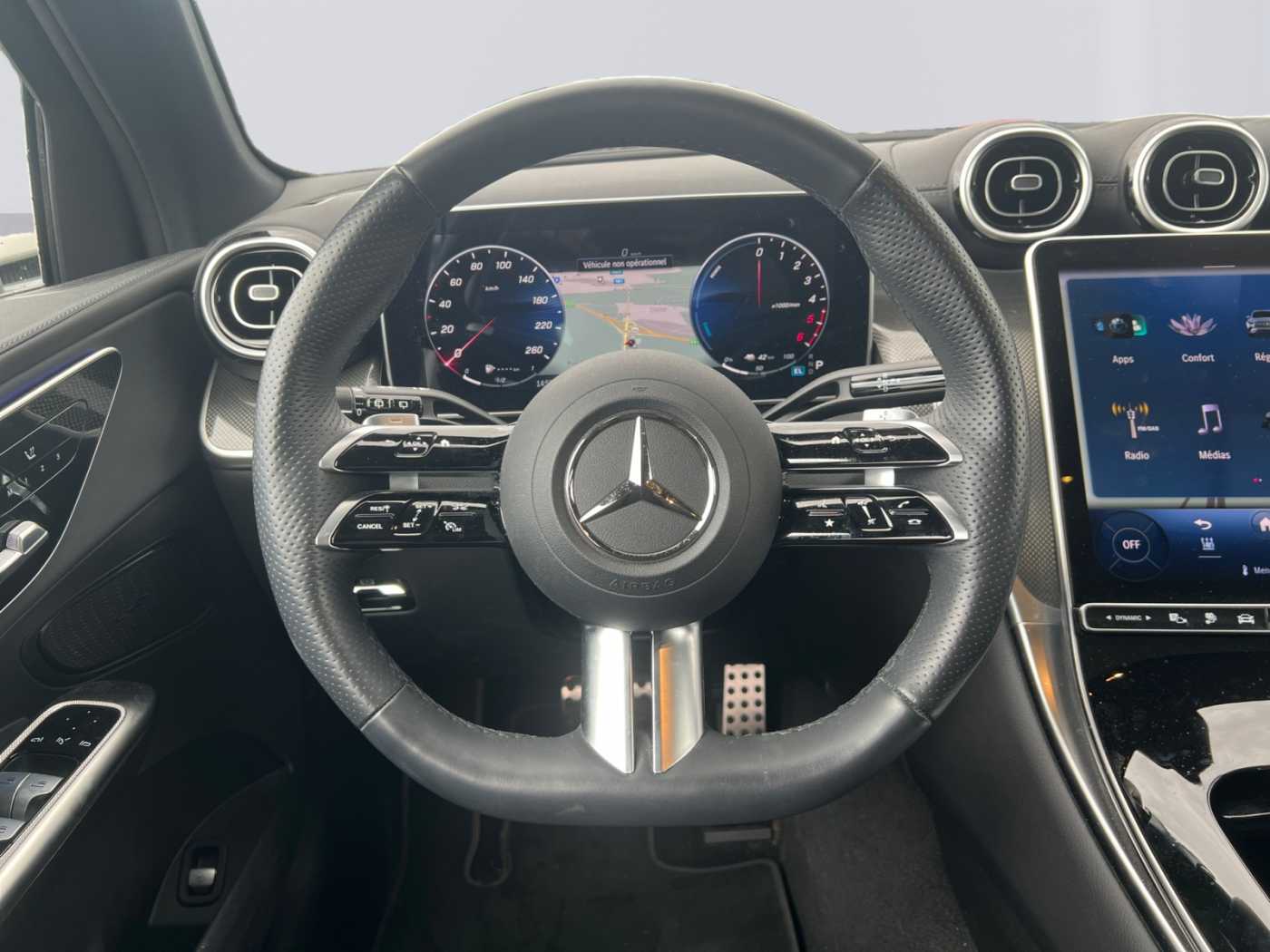 xxl_kfz111794484_w1nkm0kb1rf117858_11_steering-wheel-driver.jpg