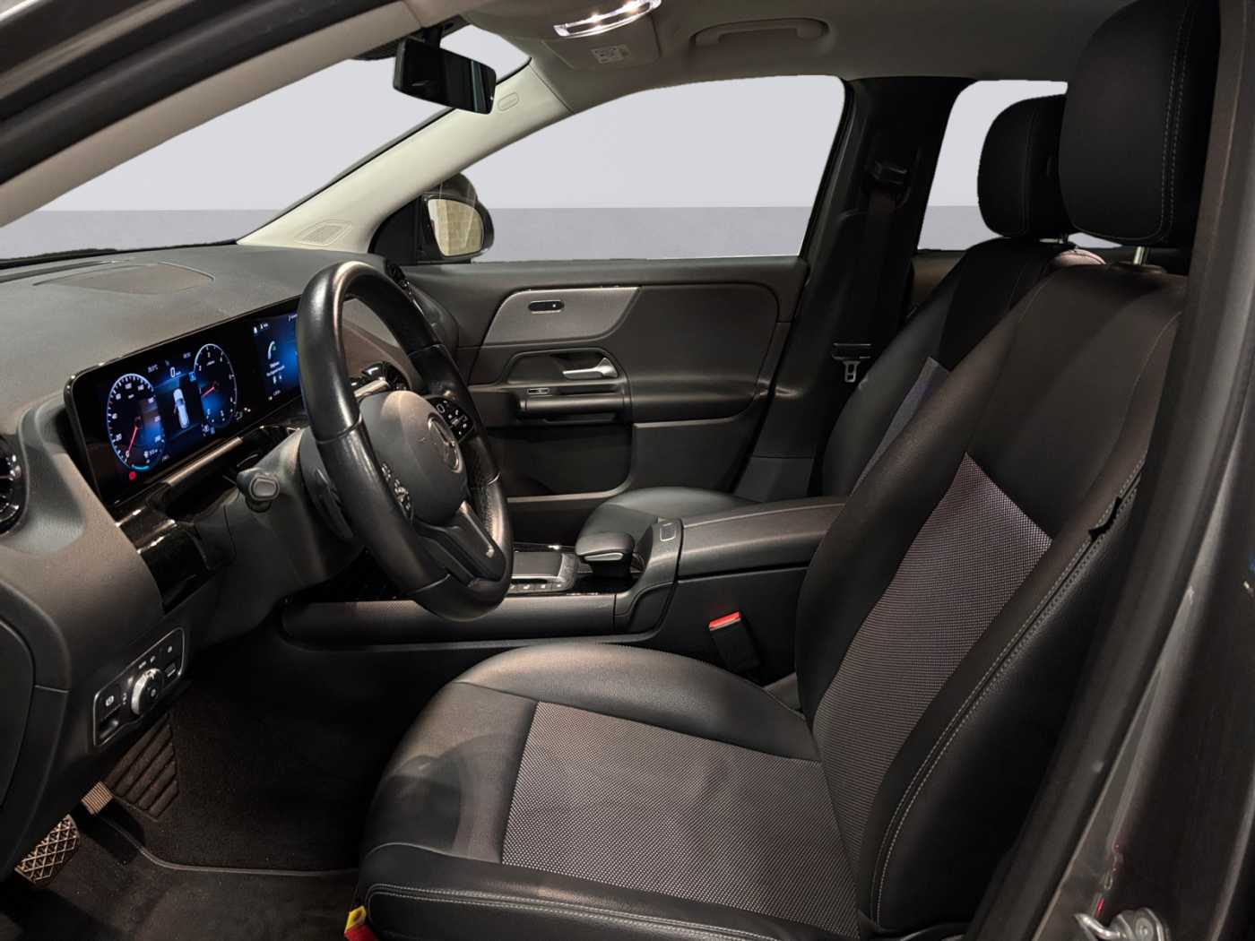 xxl_kfz111795442_w1n2477121j227786_08_enter-driver-codriver.jpg