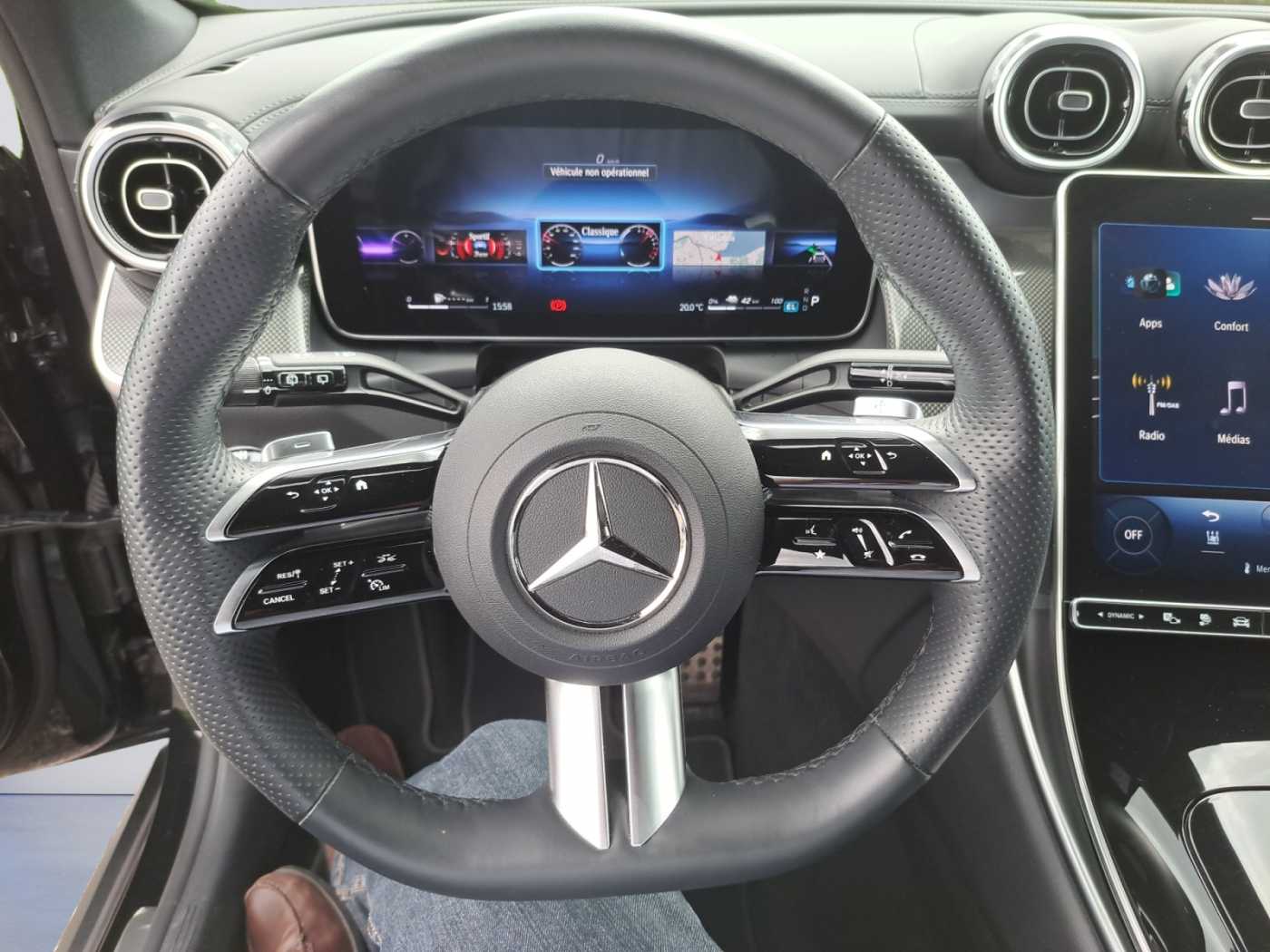 xxl_kfz111796316_w1nkm5gbxrf118657_11_steering-wheel-driver.jpg