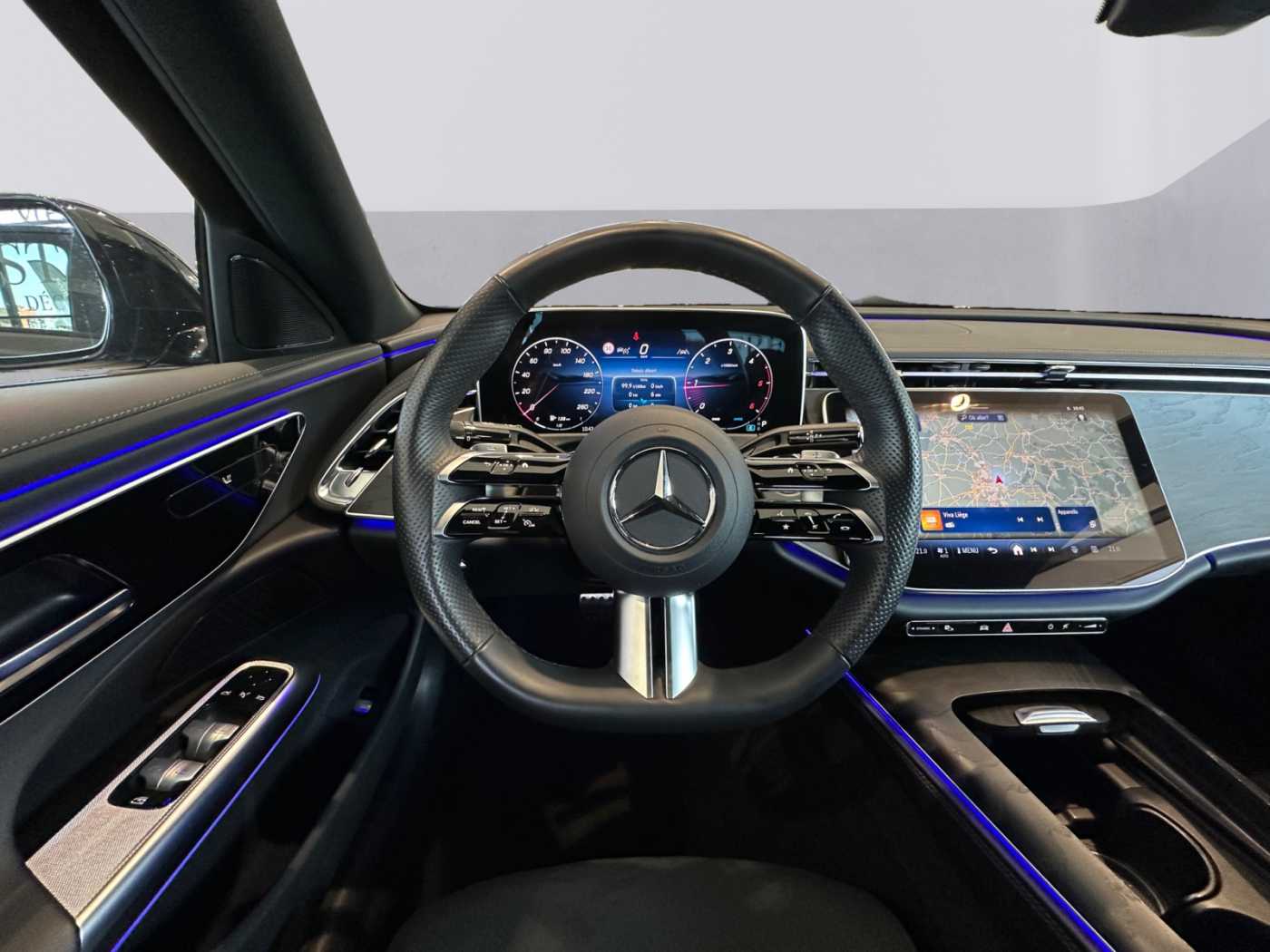 xxl_kfz111969746_w1klf0eb7ra012018_11_steering-wheel-driver.jpg