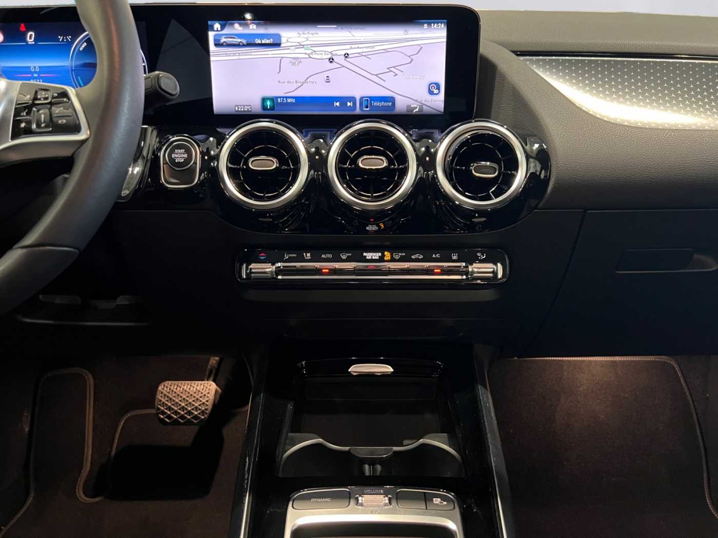 xxl_kfz111991039_w1k4f8fb3rj611208_10_center-console-down.jpg