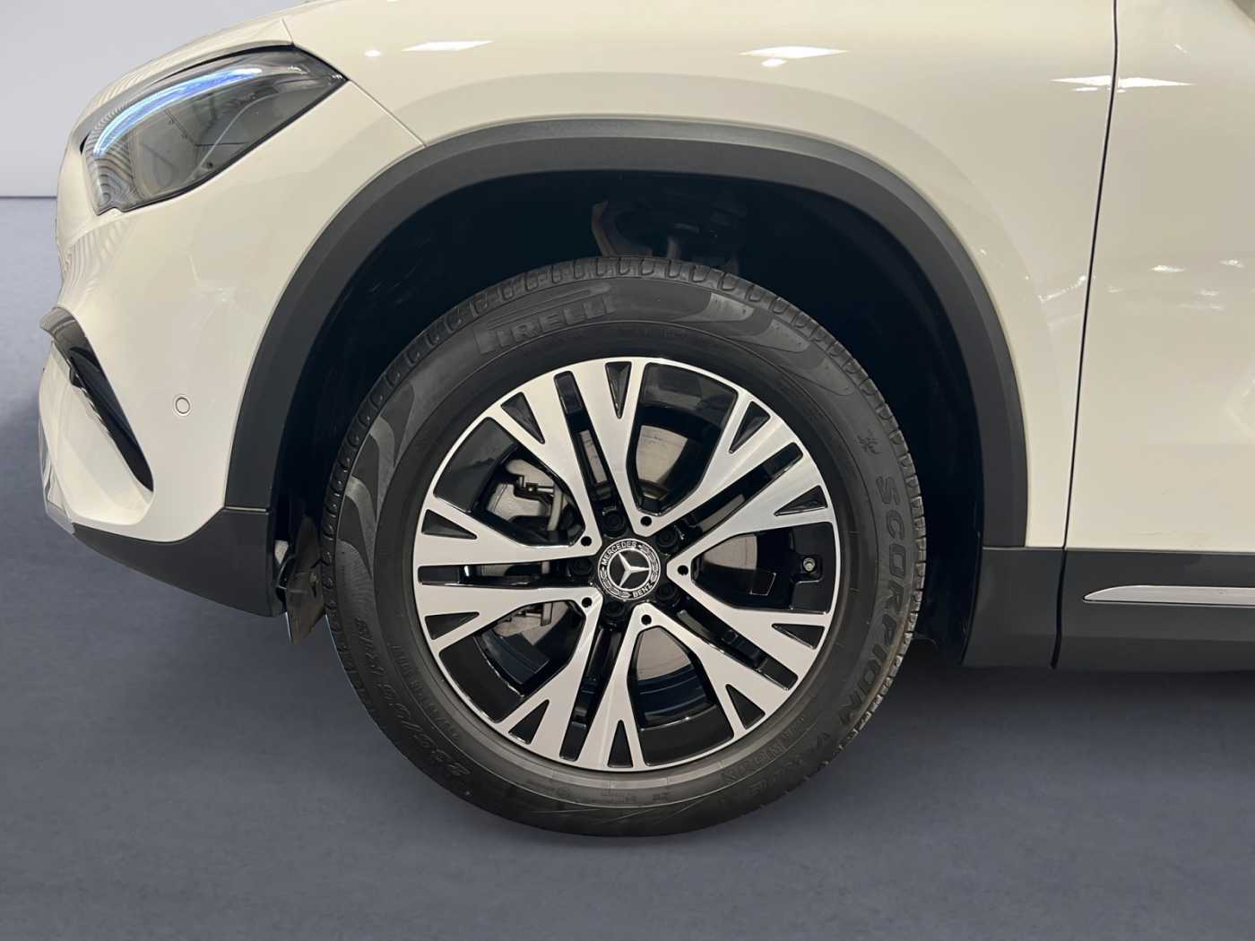 xxl_kfz111991050_w1n4n8fb0sj629368_13_rim-front-left.jpg