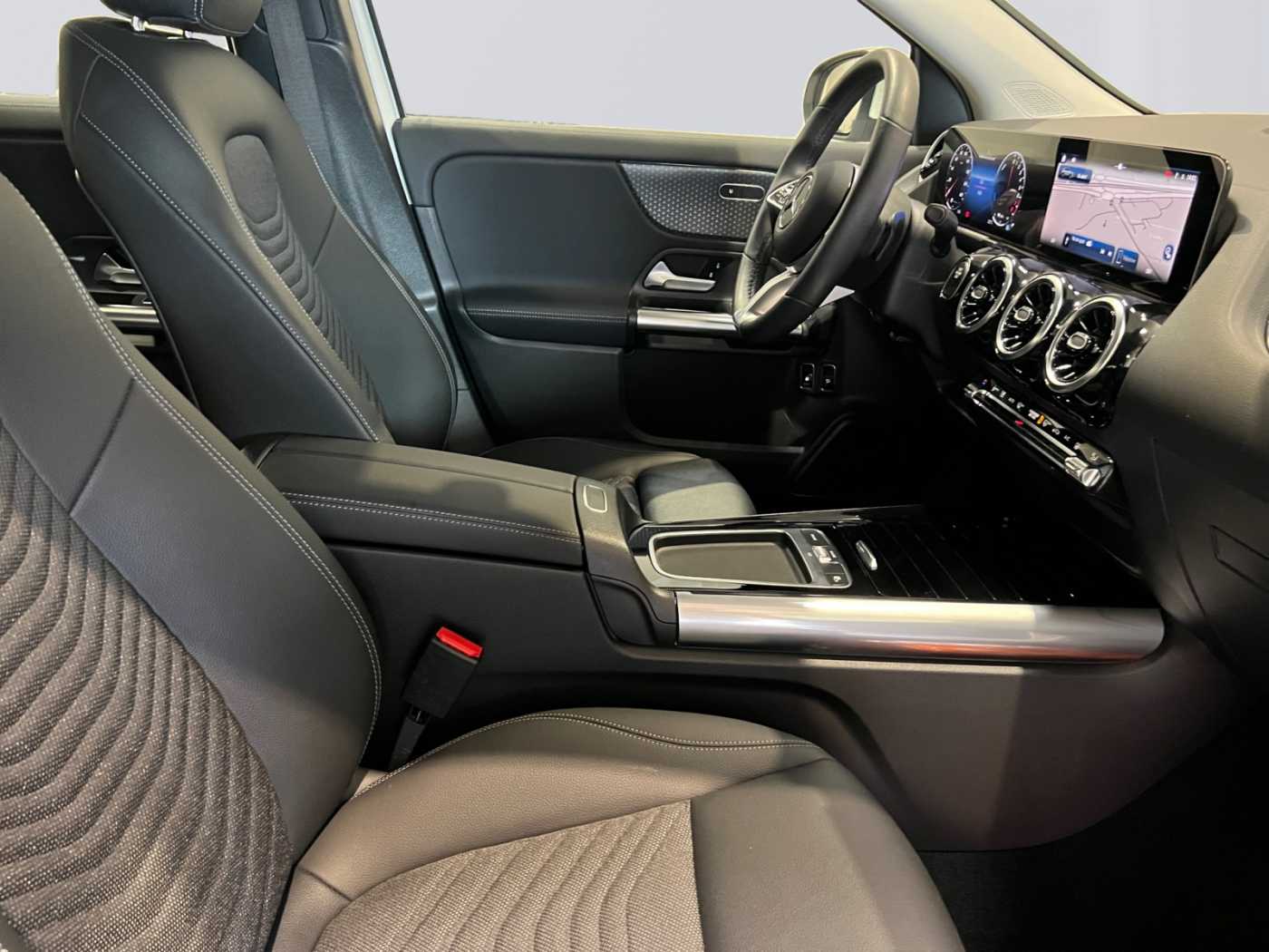 xxl_kfz111991050_w1n4n8fb0sj629368_14_enter-codriver-driver.jpg