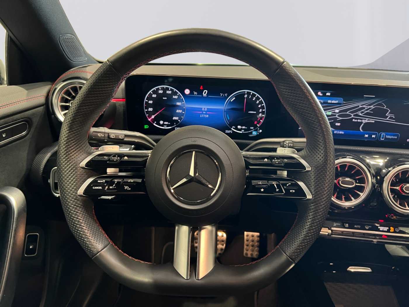 xxl_kfz112004569_w1k5m8fb4rn472919_11_steering-wheel-driver.jpg