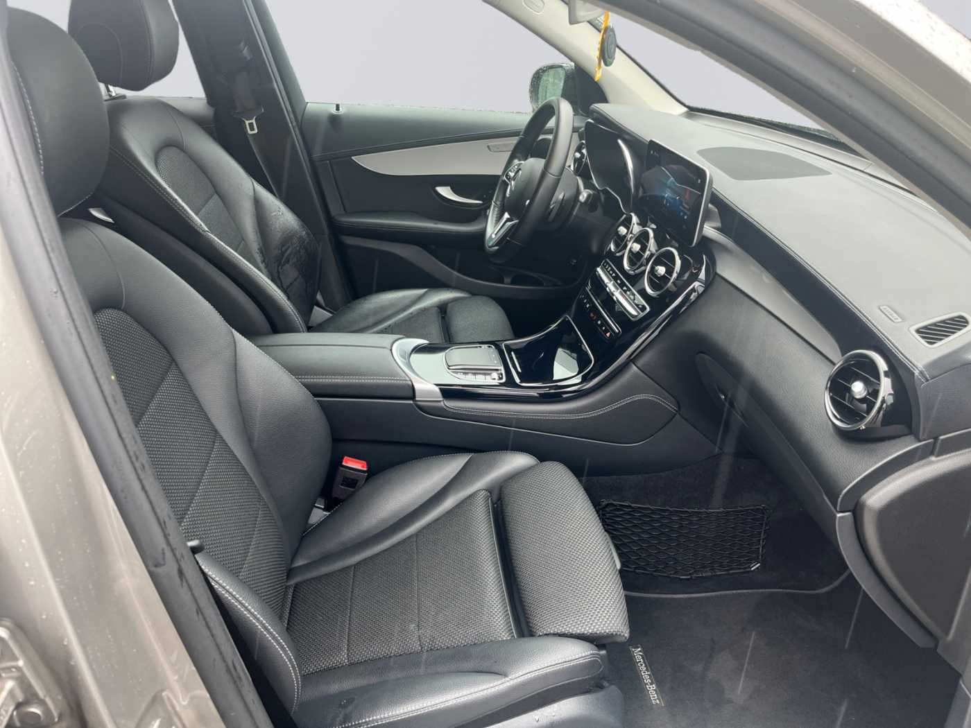 xxl_kfz112018760_w1n2539131v242176_14_enter-codriver-driver.jpg