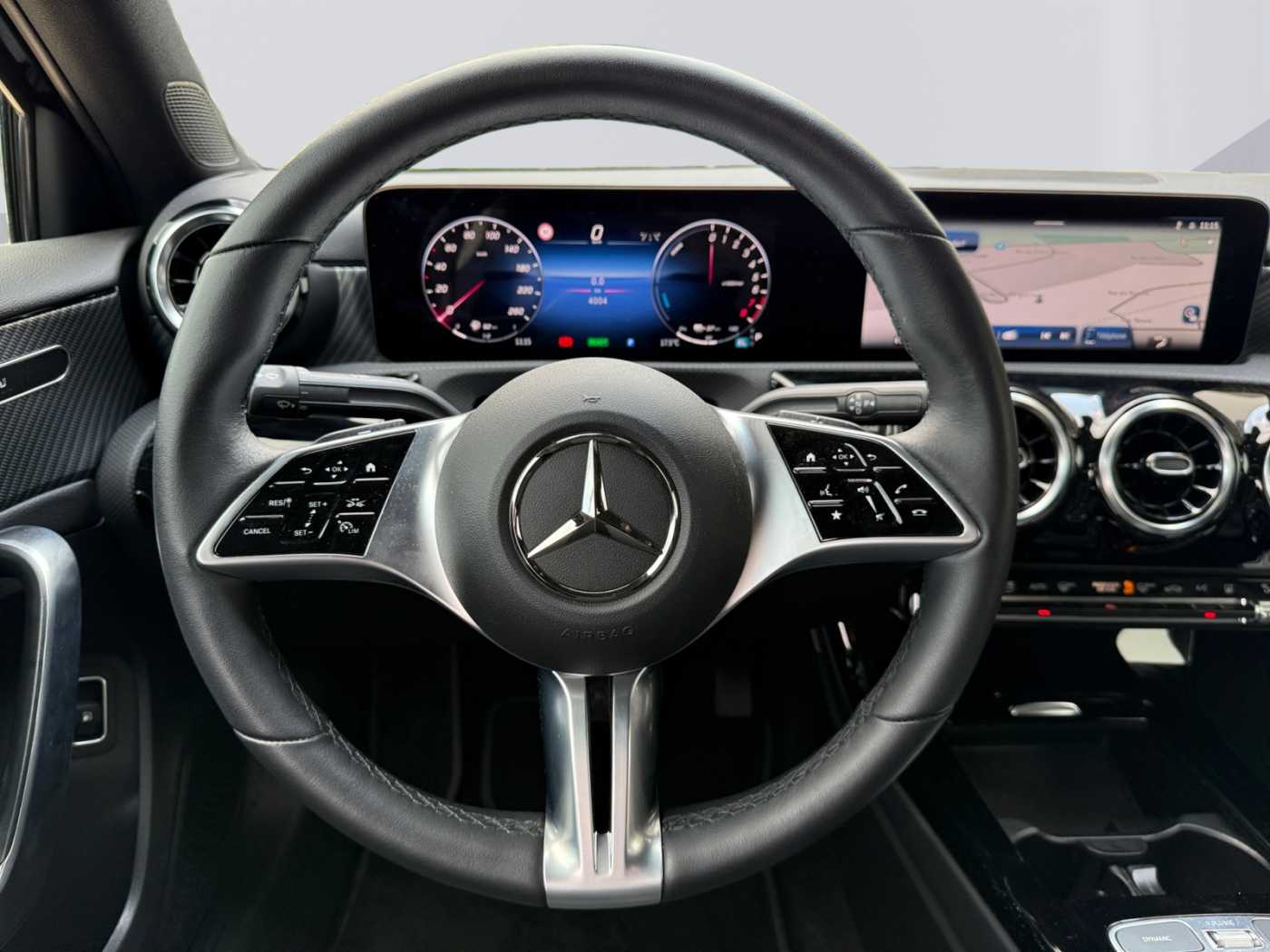 xxl_kfz112018766_w1k3g8fbxrj428378_11_steering-wheel-driver.jpg