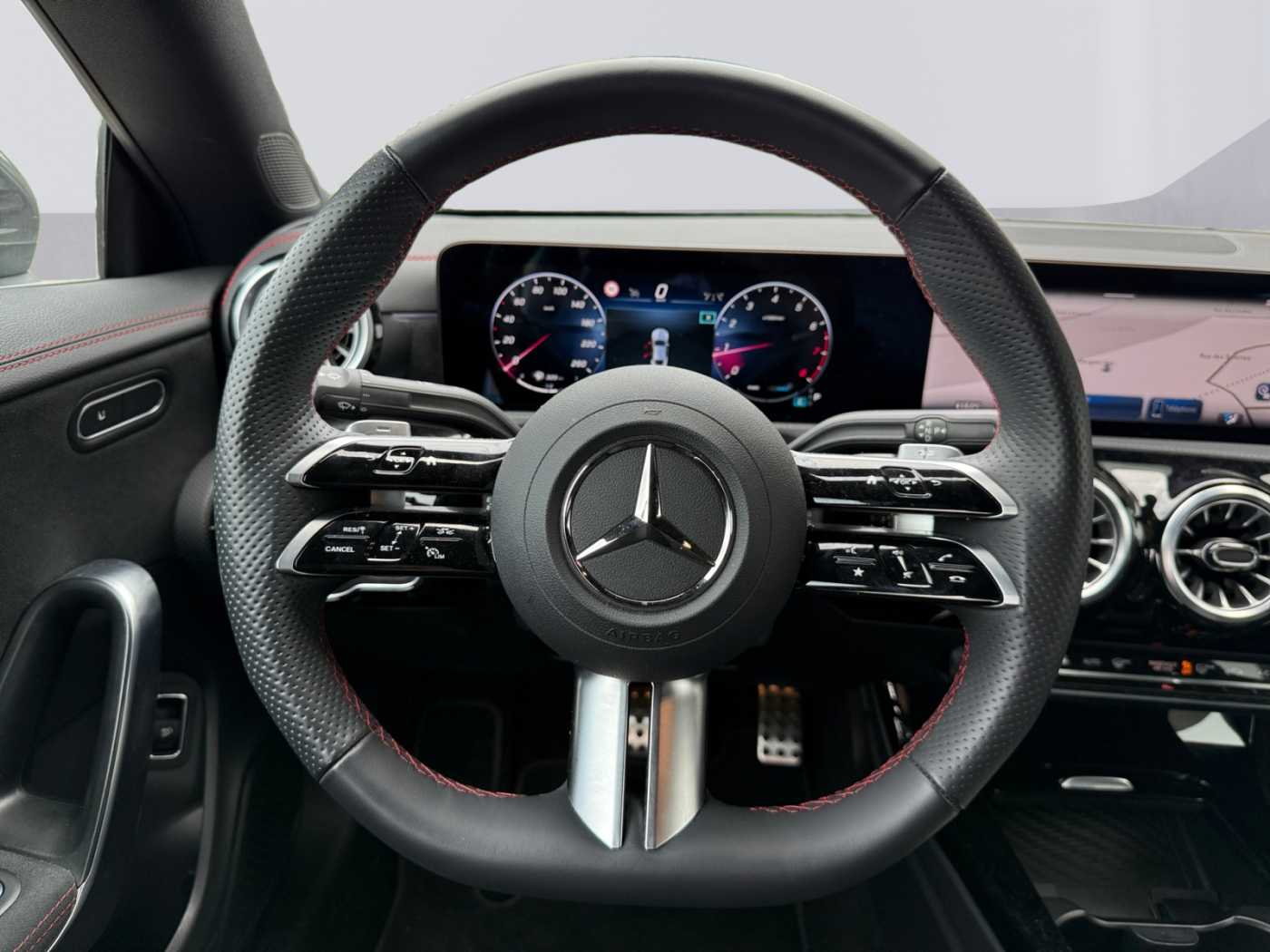 xxl_kfz112020993_w1k5j8eb7sn535320_11_steering-wheel-driver.jpg