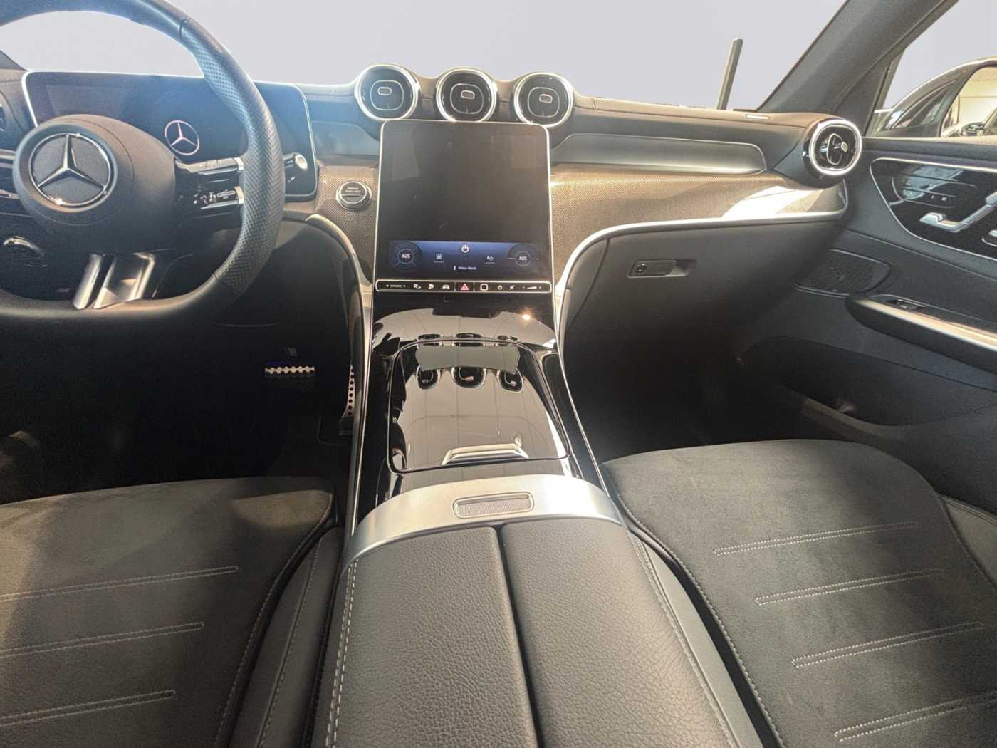 xxl_kfz112153638_w1nkj5gb6rf152023_10_center-console-down.jpg