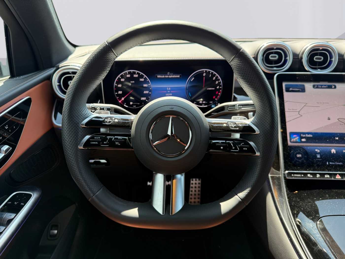 xxl_kfz112276953_w1nkm0kb3ru052734_11_steering-wheel-driver.jpg