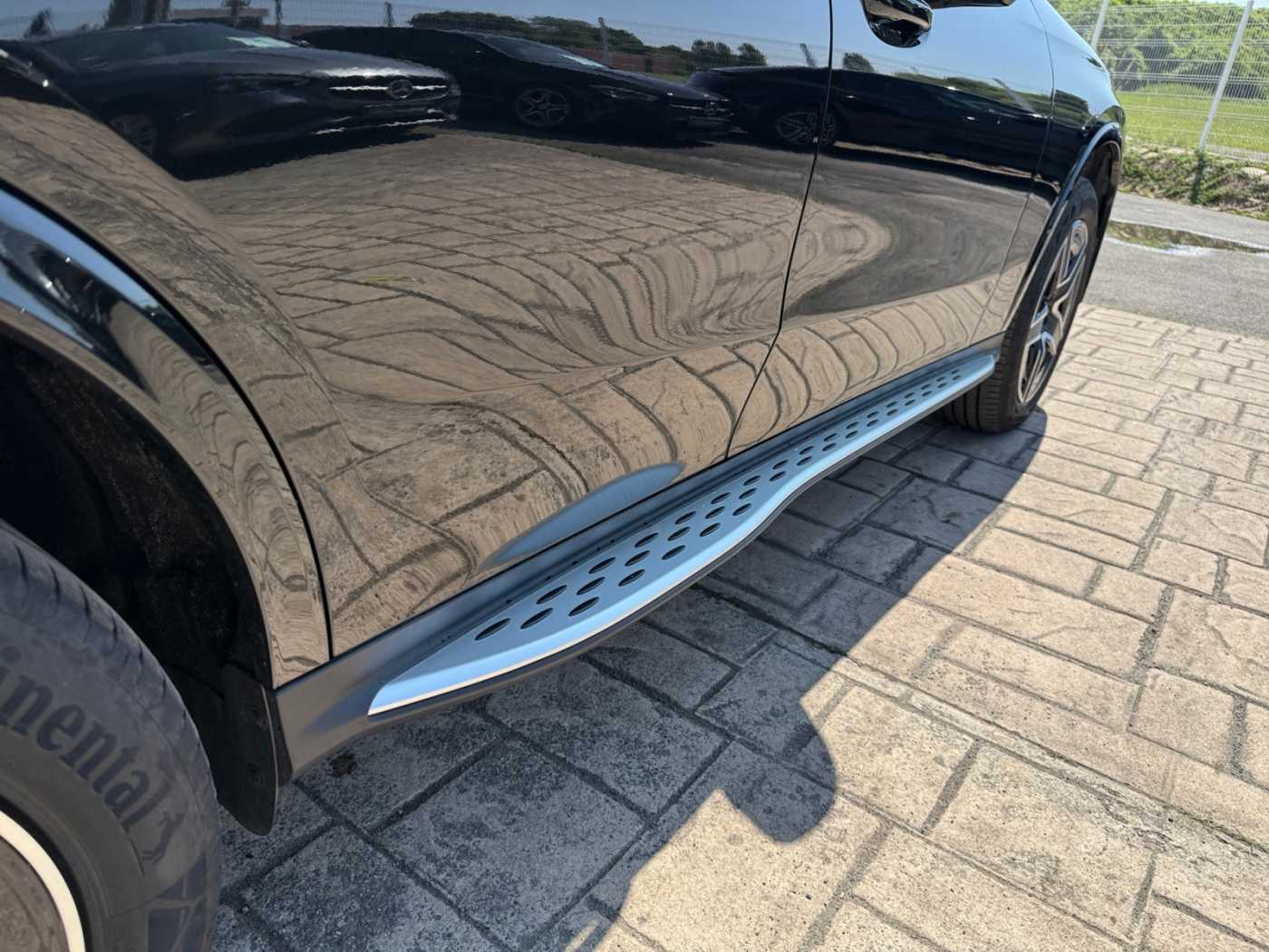 xxl_kfz112276953_w1nkm0kb3ru052734_16_feature-1.jpg