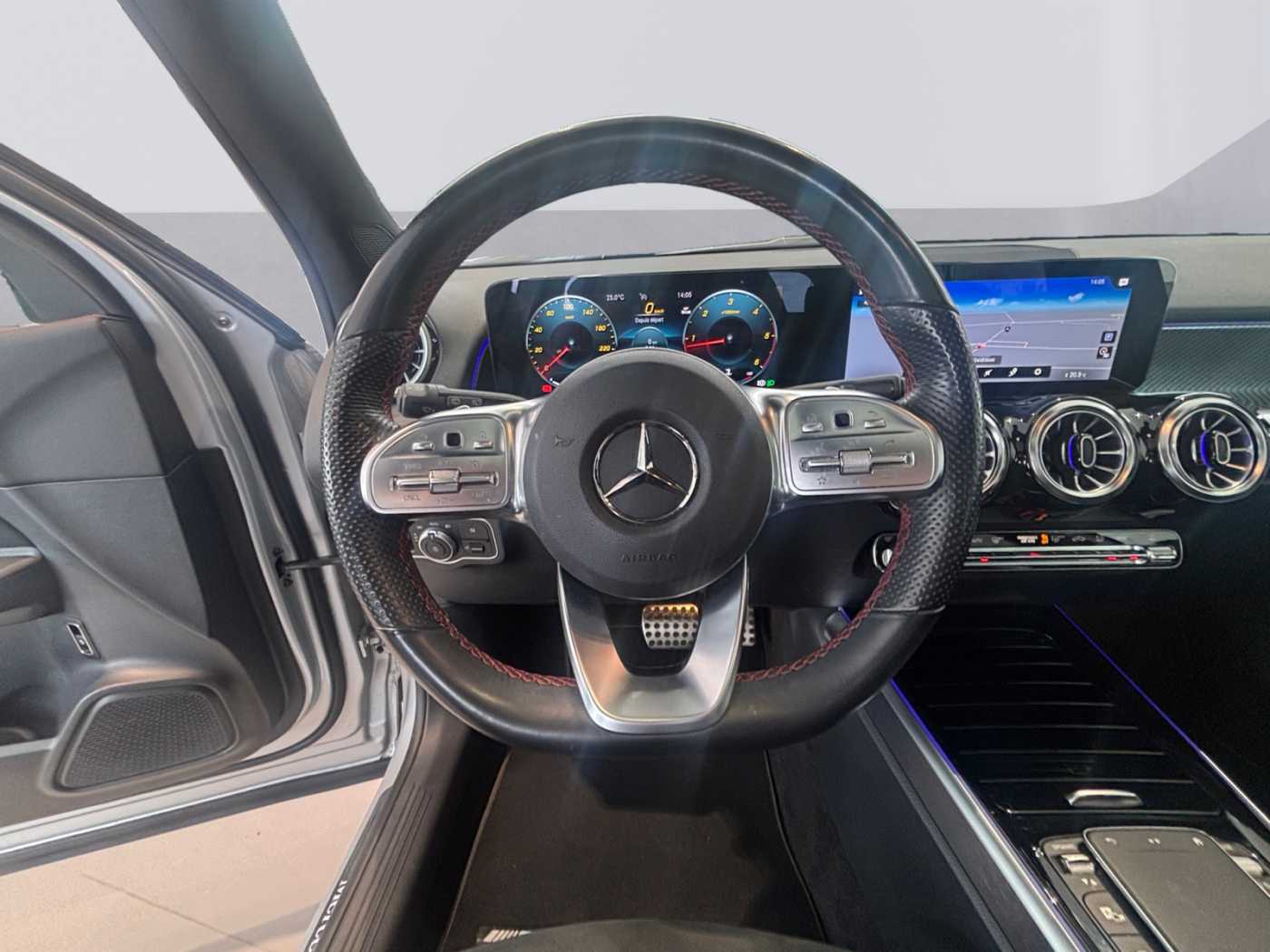xxl_kfz111792205_w1n4m1cb0pw292665_11_steering-wheel-driver.jpg
