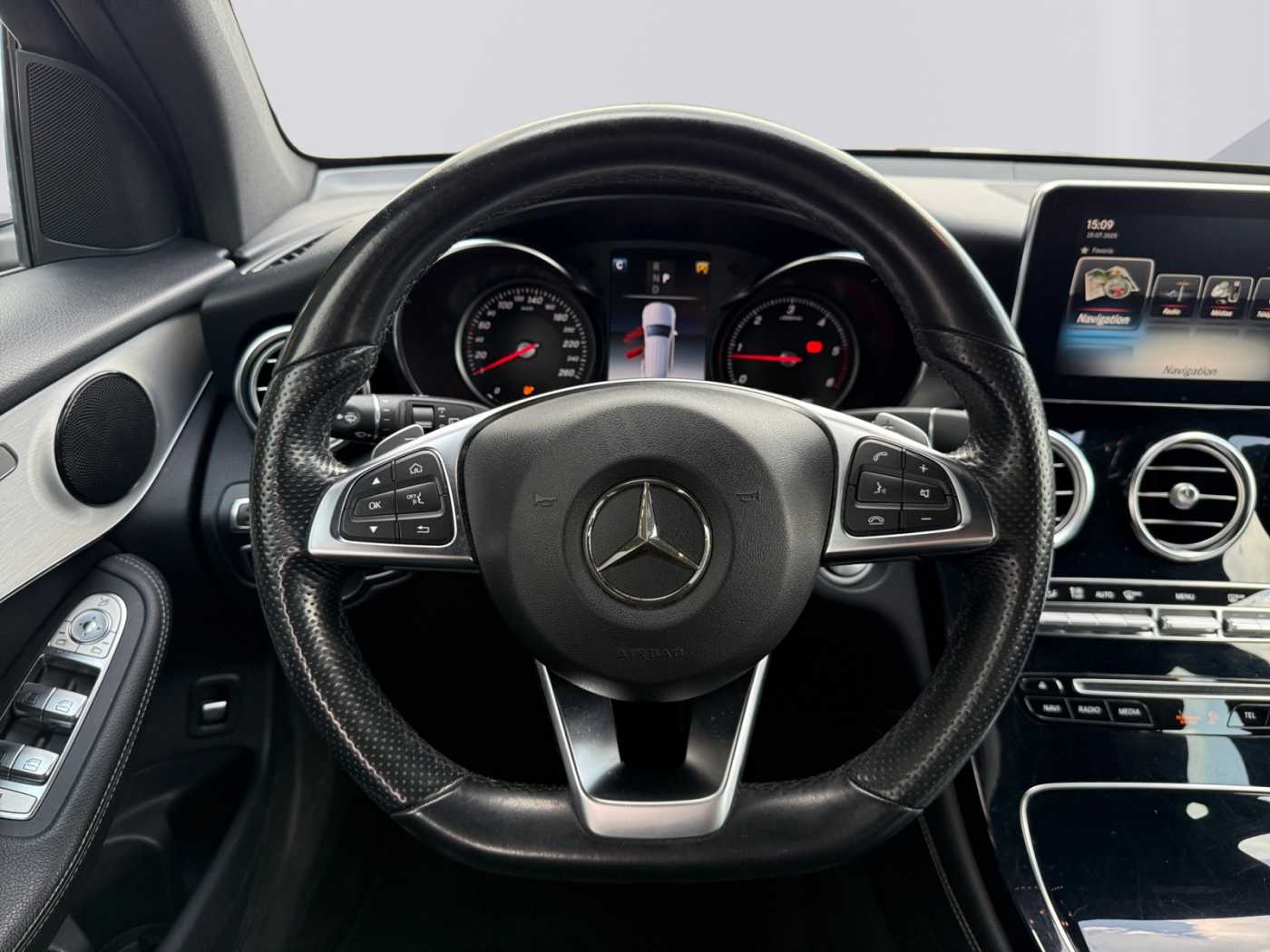 xxl_kfz112613038_wdc2539051f458521_11_steering-wheel-driver.jpg