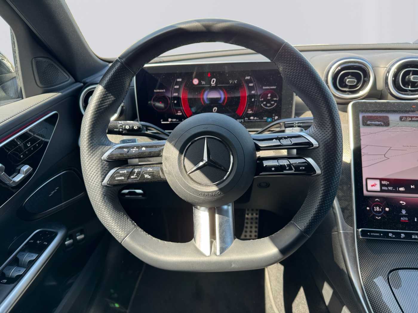 xxl_kfz112617167_w1kak5eb0rkg1454k_11_steering-wheel-driver.jpg