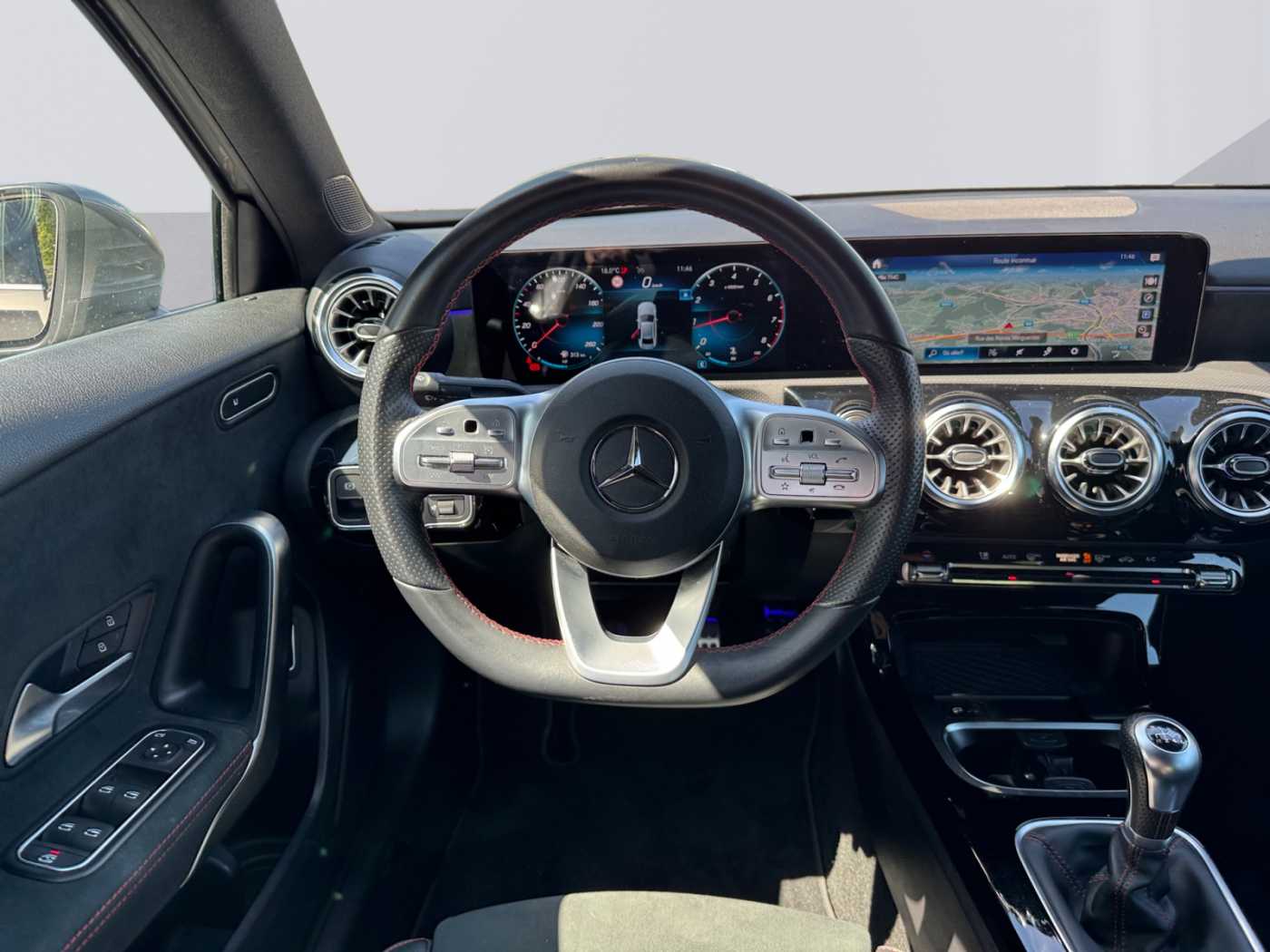 xxl_kfz112640188_1890kg3360kg1010k_11_steering-wheel-driver.jpg
