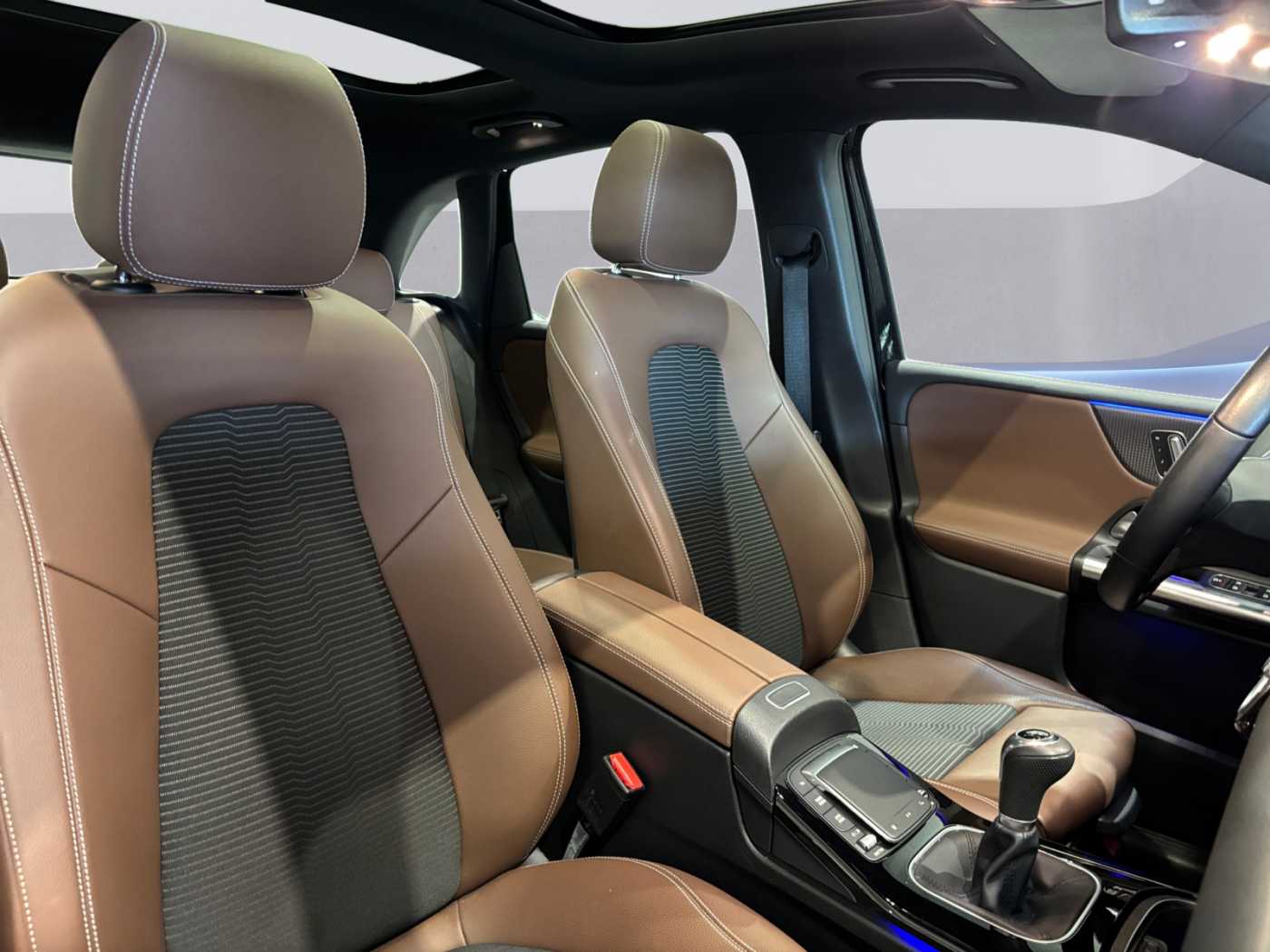 xxl_kfz112817705_w1k2470031j112748_14_enter-codriver-driver.jpg