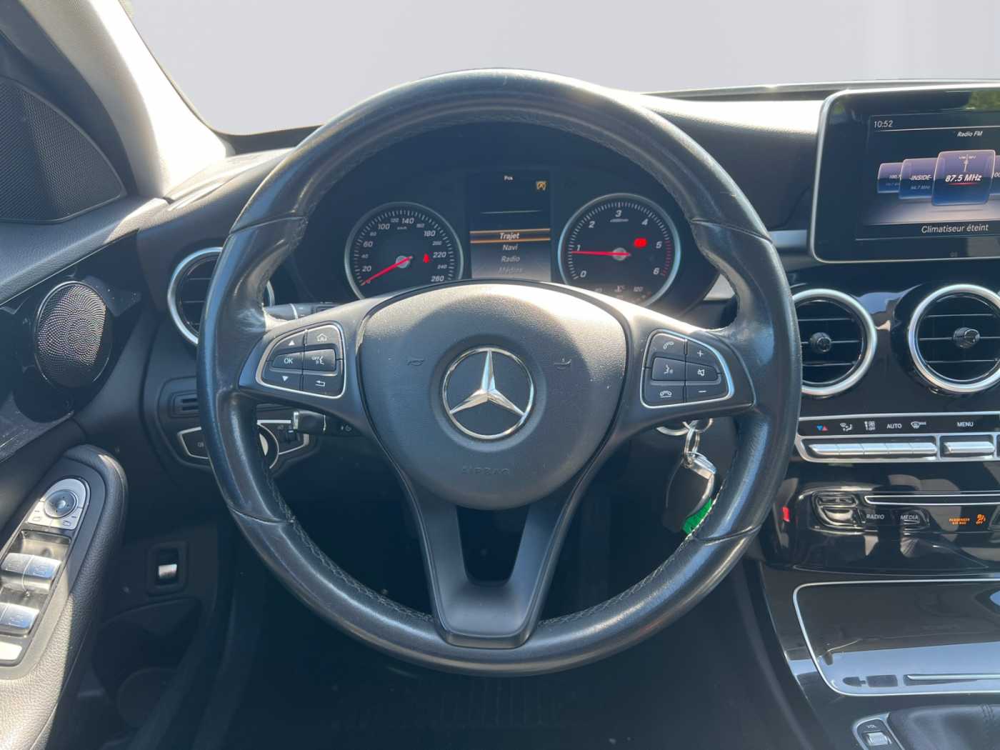 xxl_kfz112851443_wdd2052371f533127_11_steering-wheel-driver.jpg