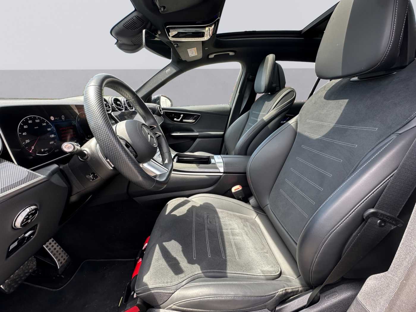 xxl_kfz112893640_w1nkm0kb4rf079378_08_enter-driver-codriver.jpg