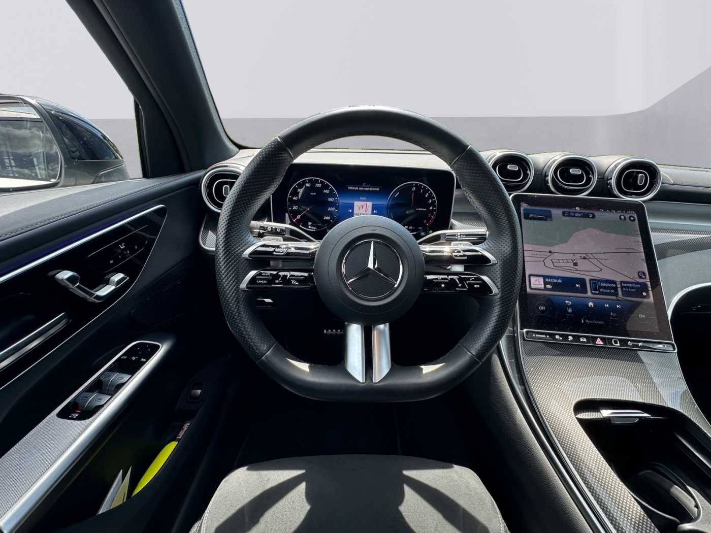 xxl_kfz112893640_w1nkm0kb4rf079378_11_steering-wheel-driver.jpg